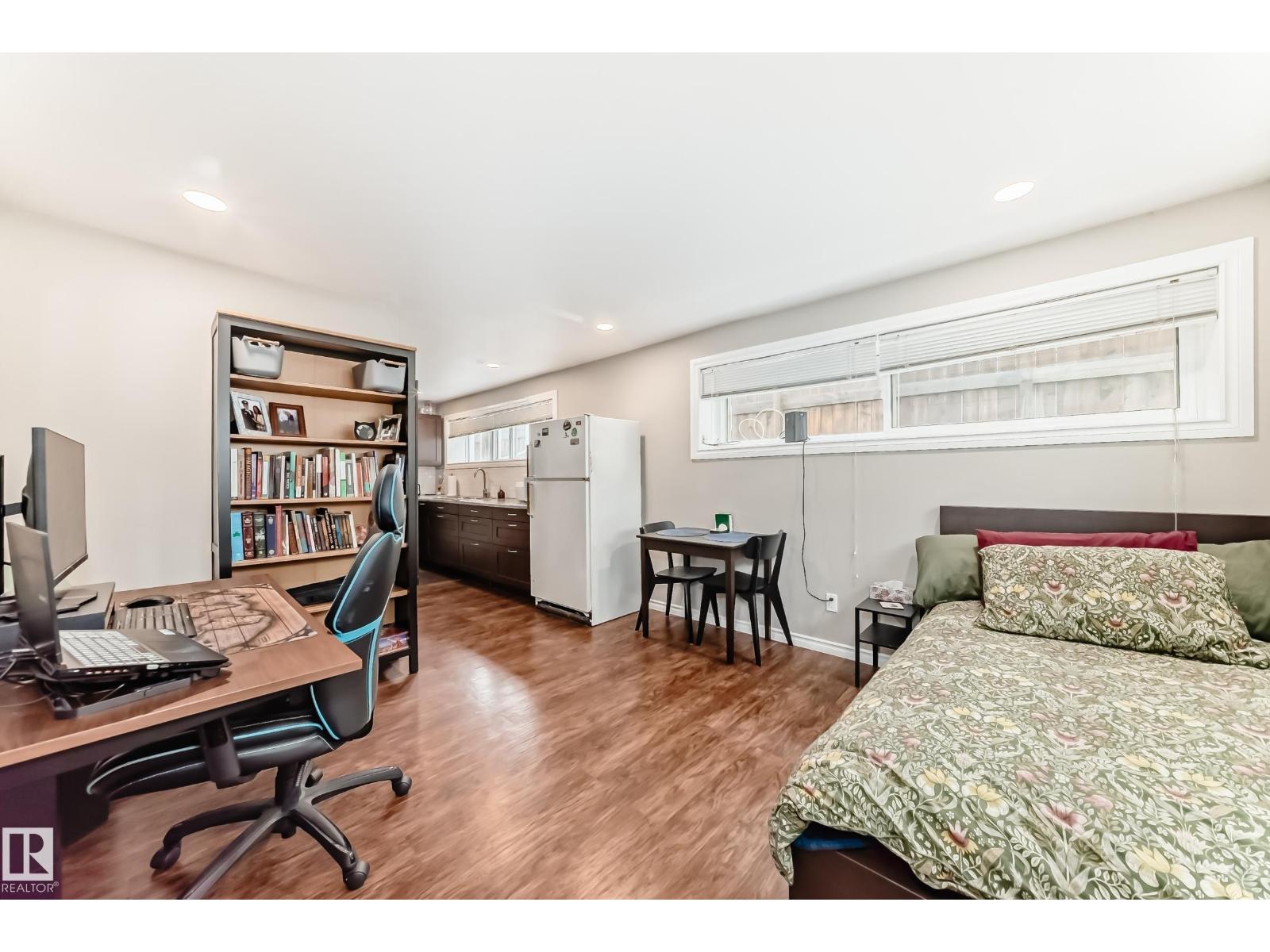 7723 81 AV NW - 25