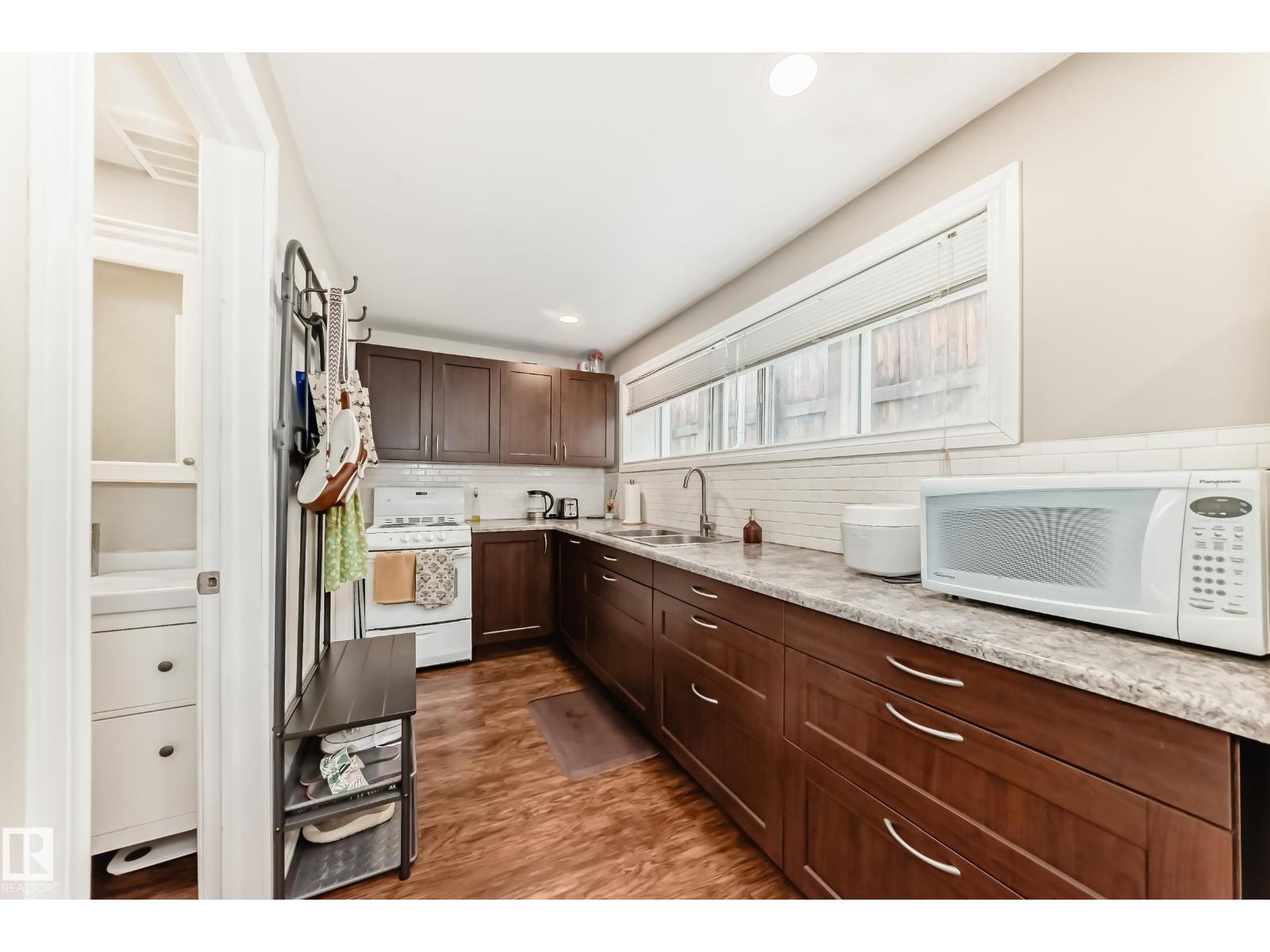 7723 81 AV NW - 26