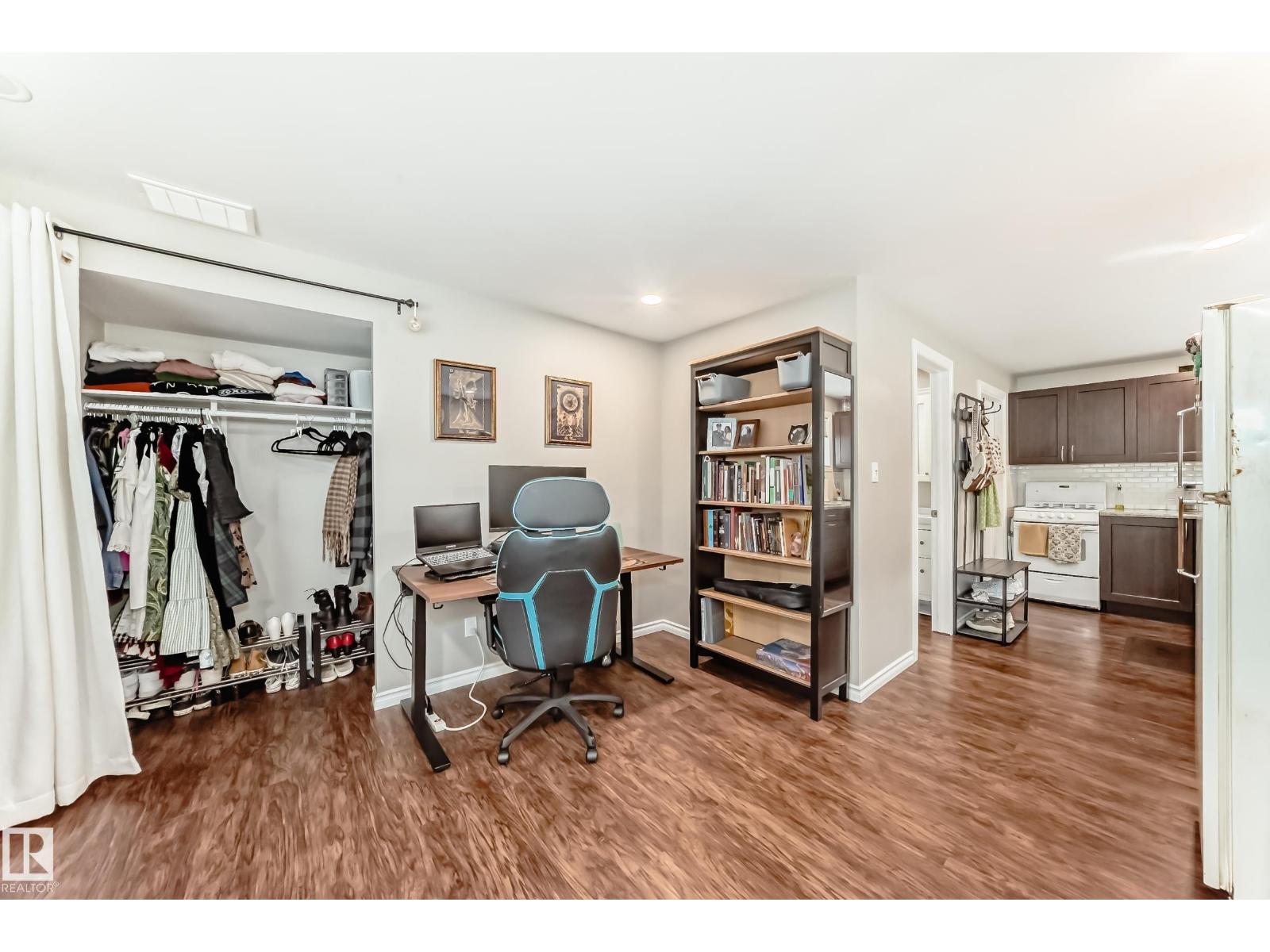 7723 81 AV NW - 29