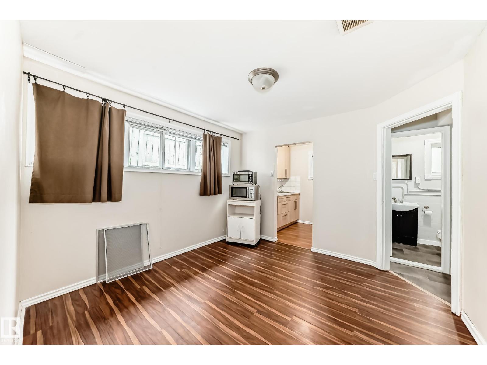7723 81 AV NW - 31