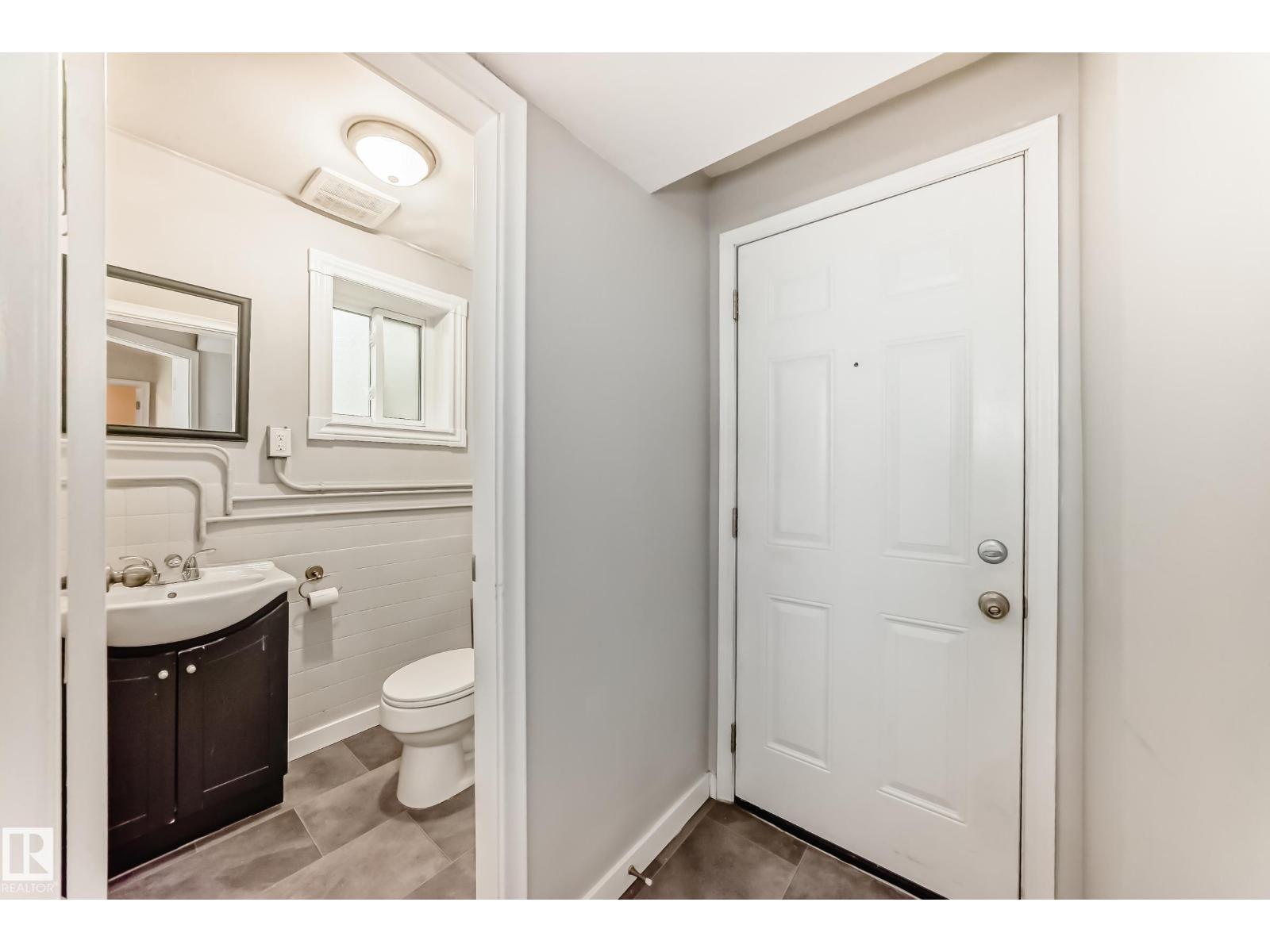 7723 81 AV NW - 37