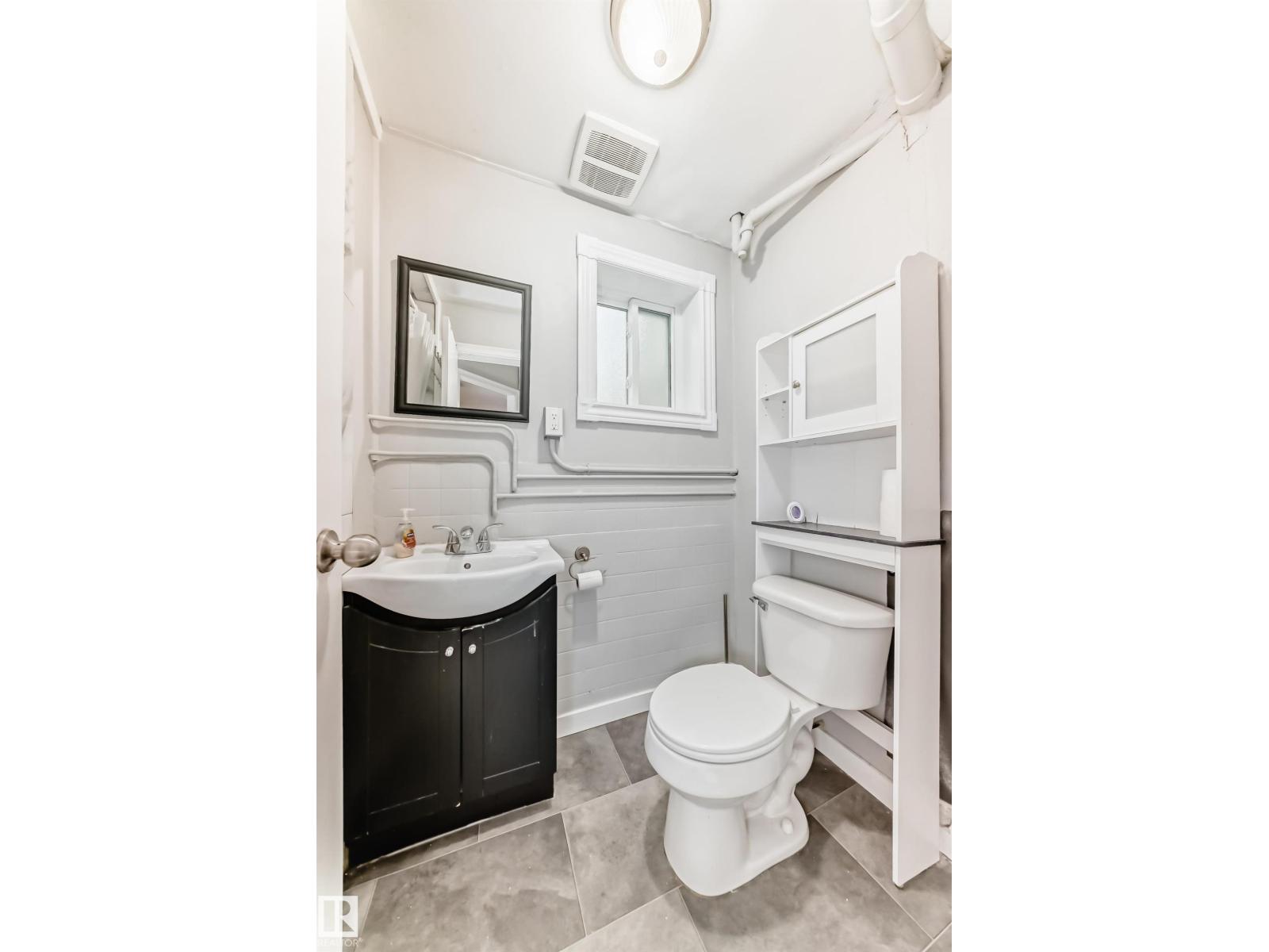 7723 81 AV NW - 38
