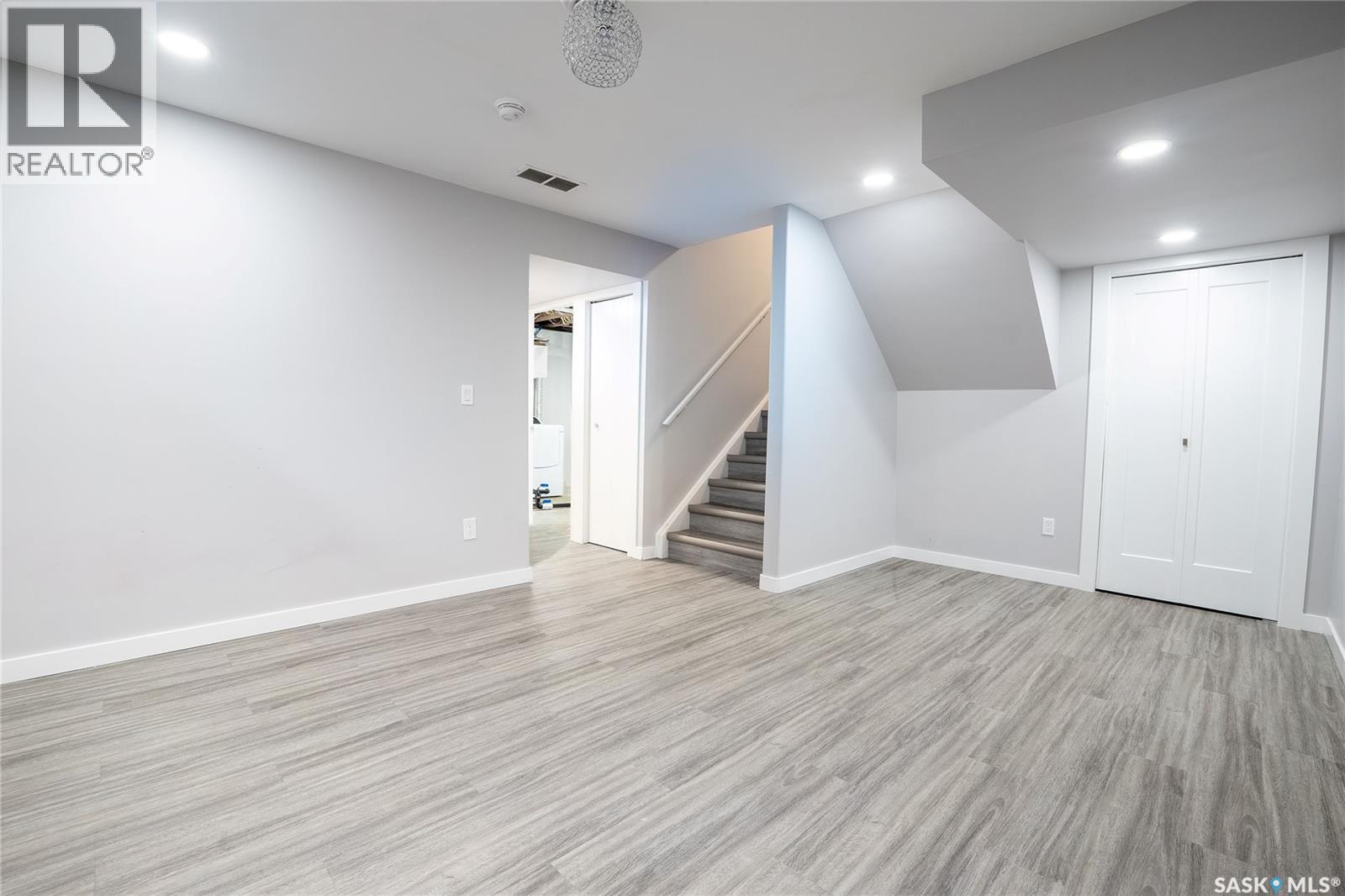 334 Dickson CRESCENT - 16