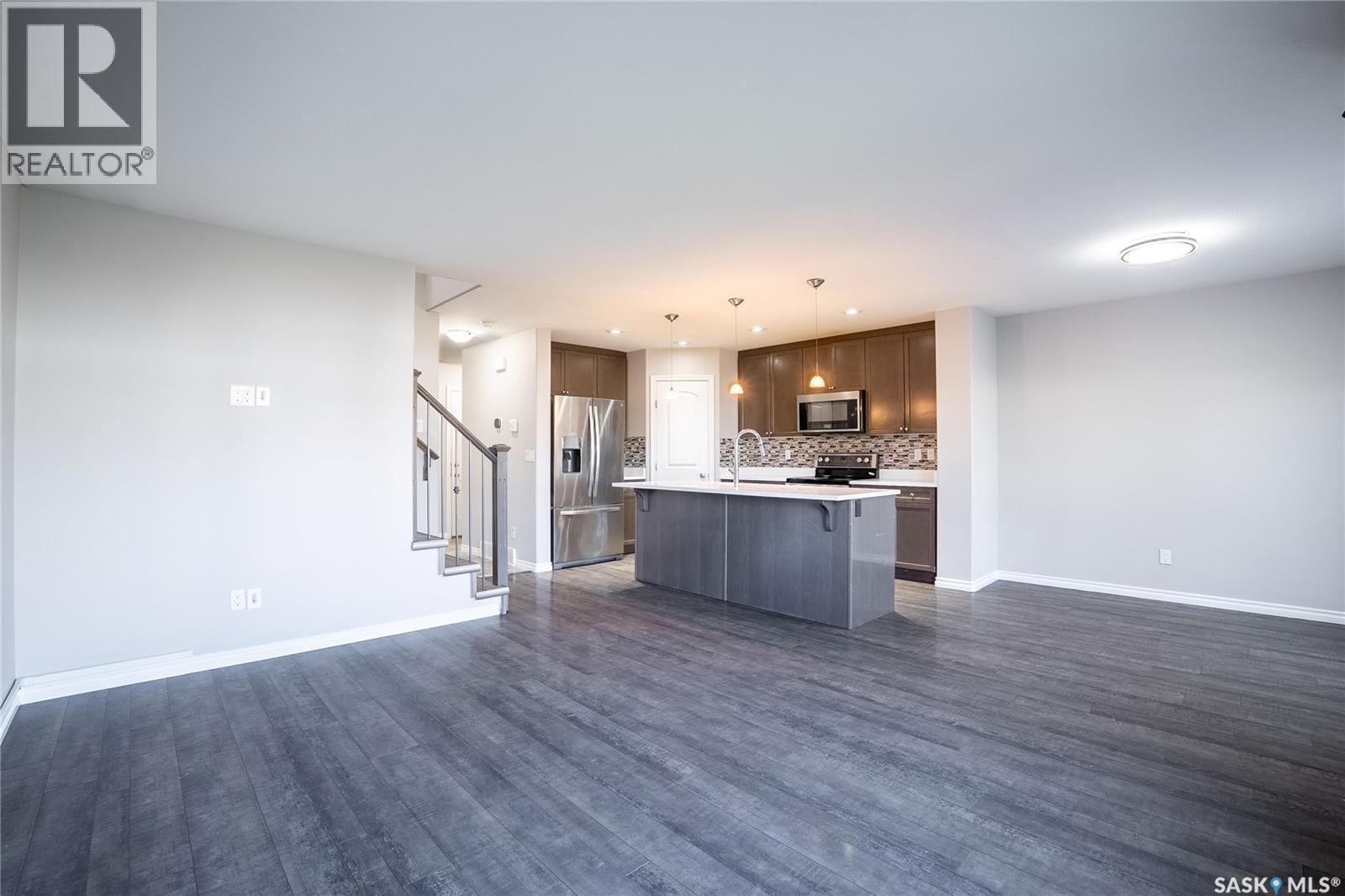 334 Dickson CRESCENT - 3