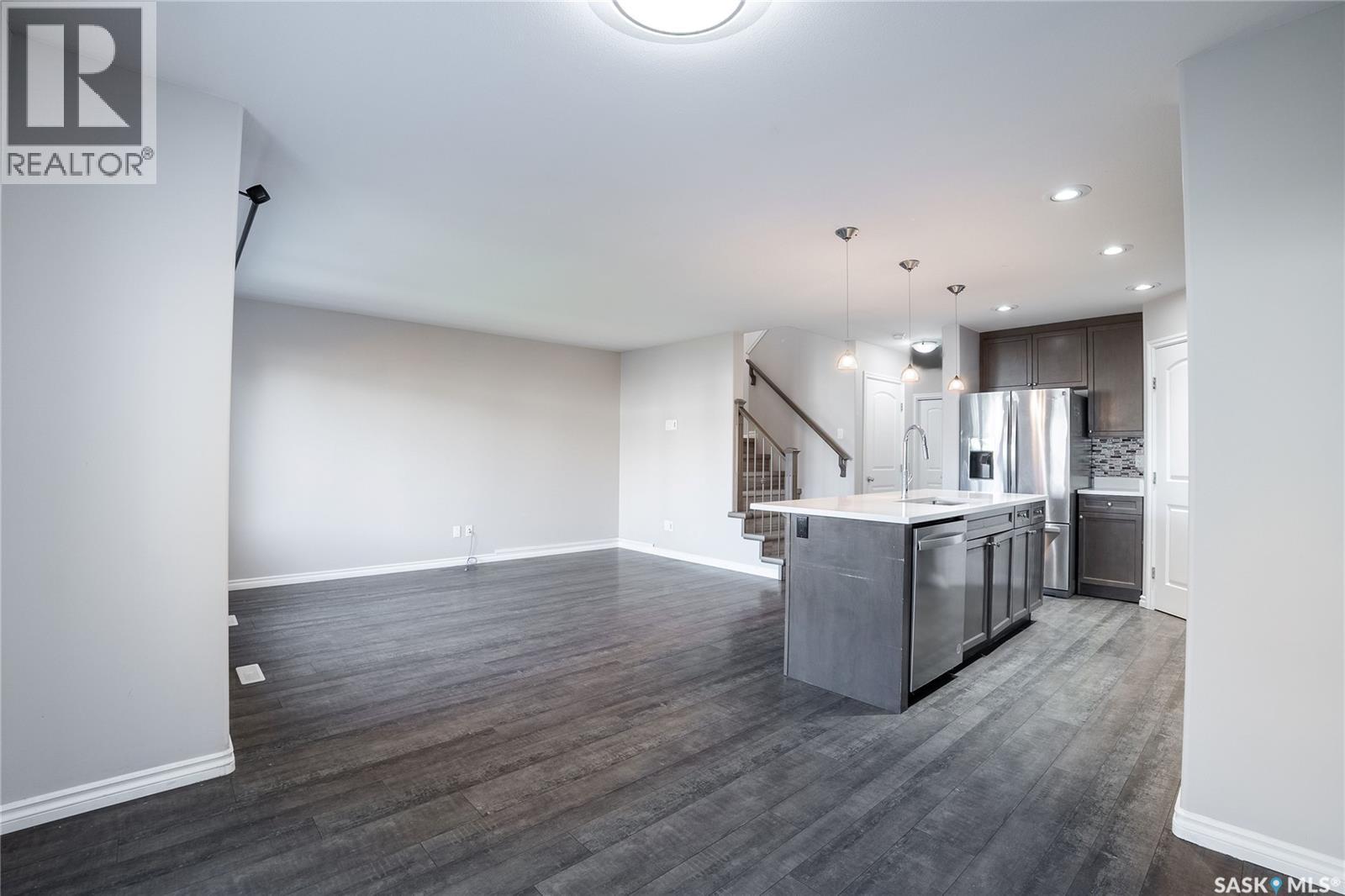 334 Dickson CRESCENT - 5