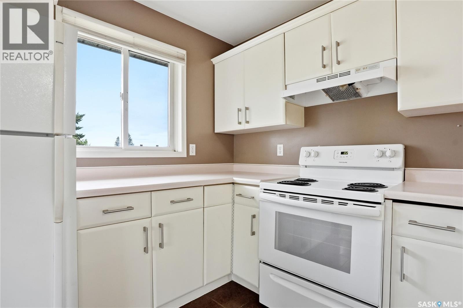 #105 615 PEREHUDOFF CRESCENT - 15