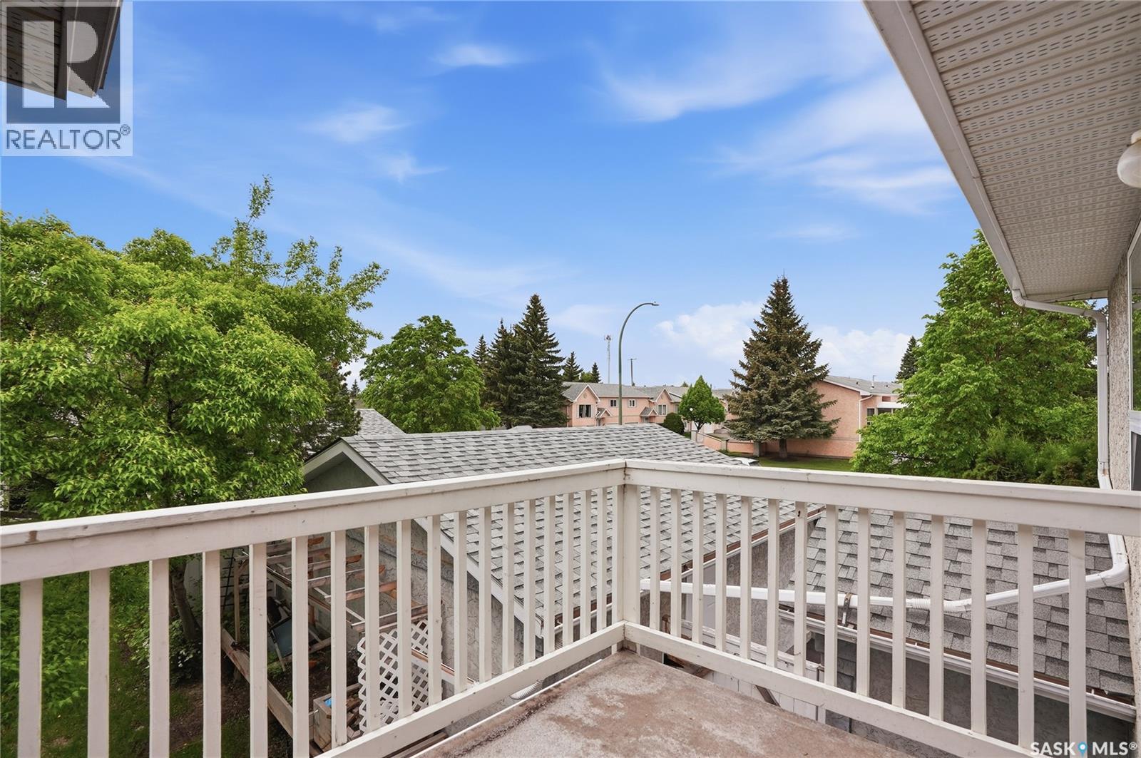 #105 615 PEREHUDOFF CRESCENT - 32