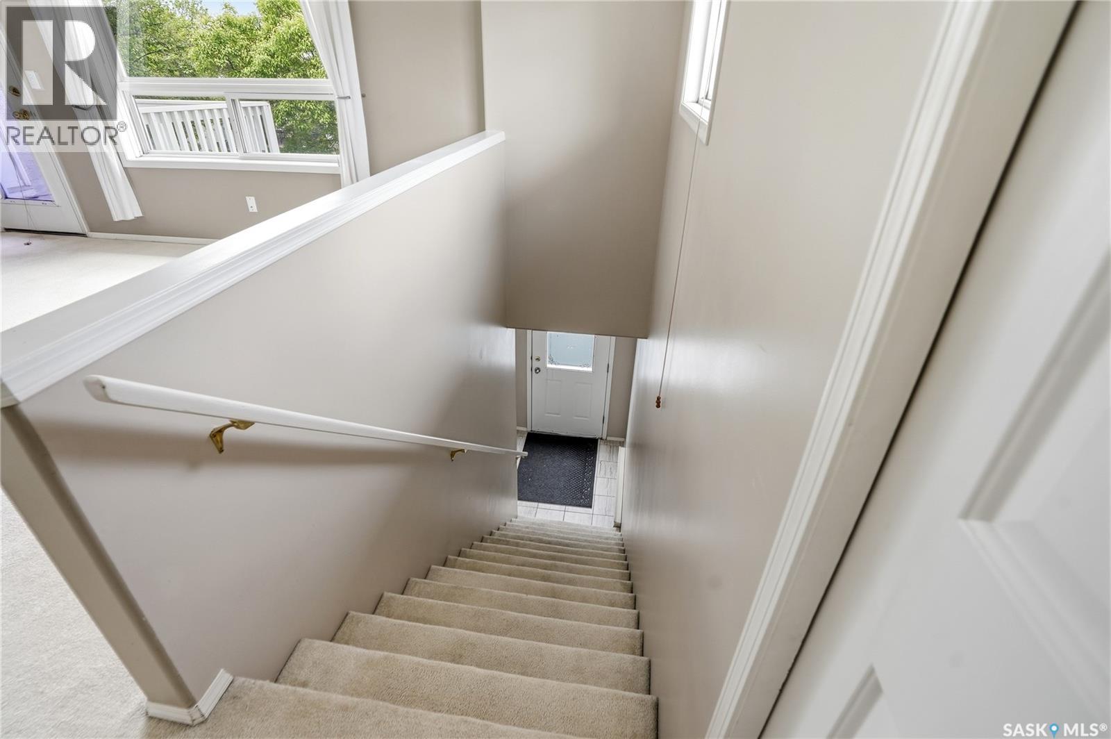 #105 615 PEREHUDOFF CRESCENT - 33