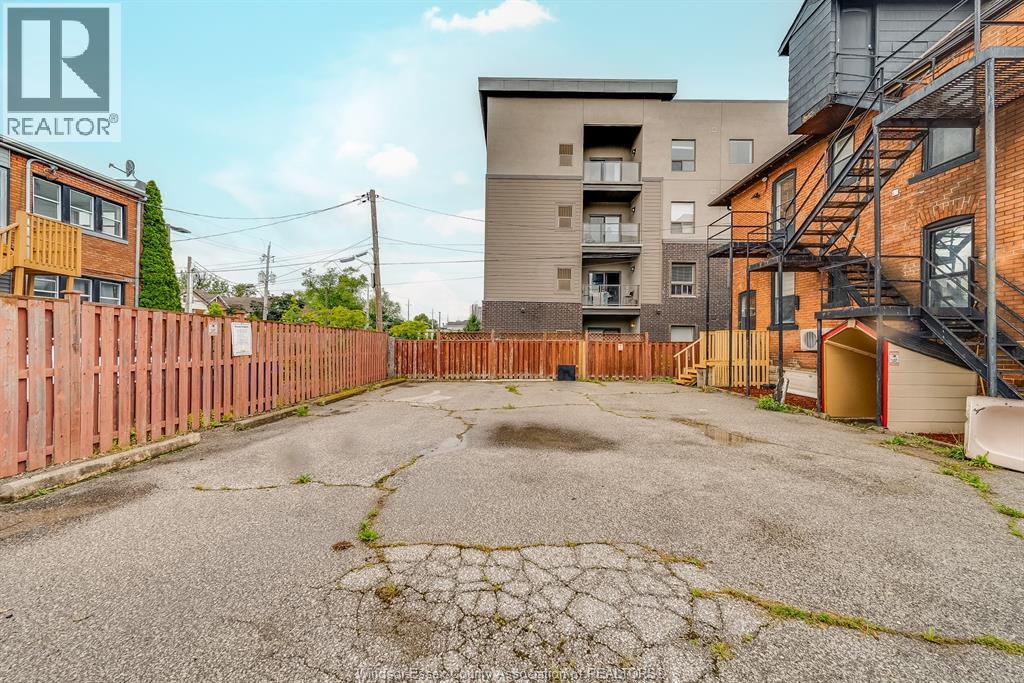 961 OUELLETTE AVENUE - 3