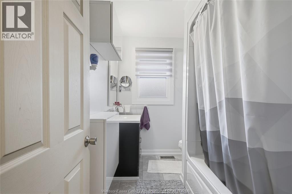 36 WOODLAND AVENUE - 13