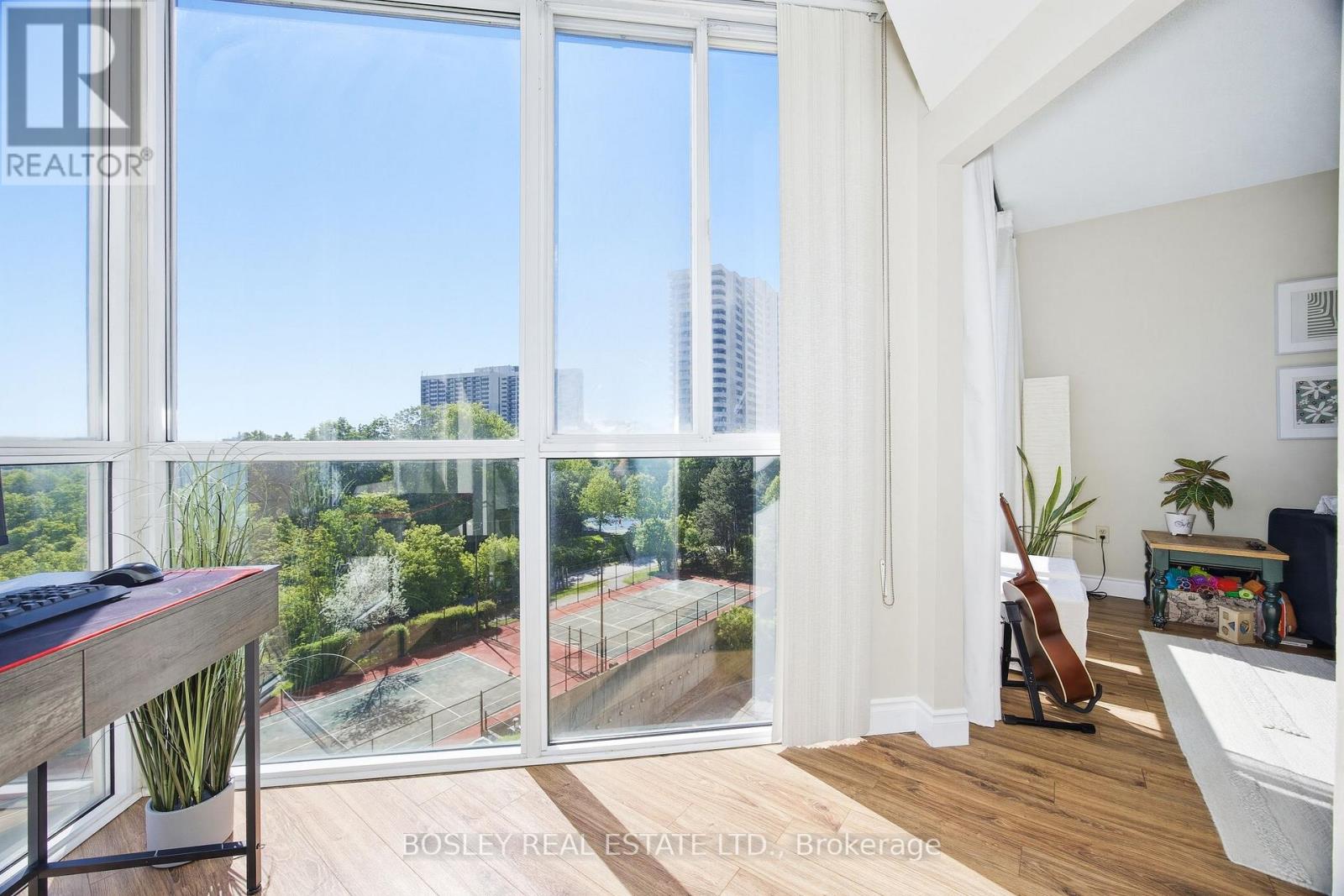#611 5 CONCORDE PLACE - 13
