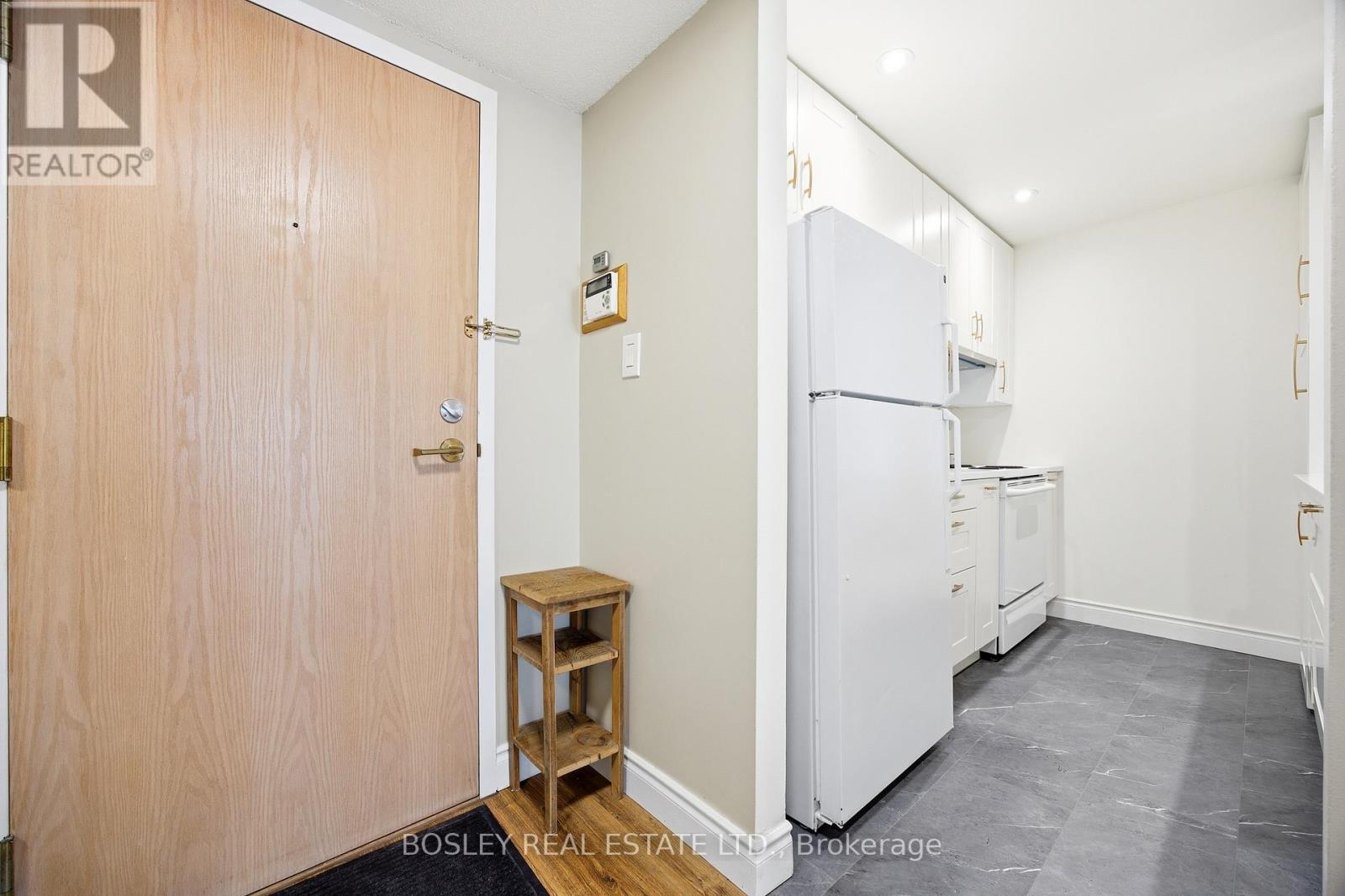 #611 5 CONCORDE PLACE - 25