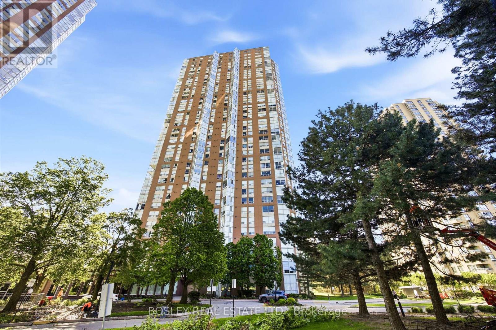 #611 5 CONCORDE PLACE - 40