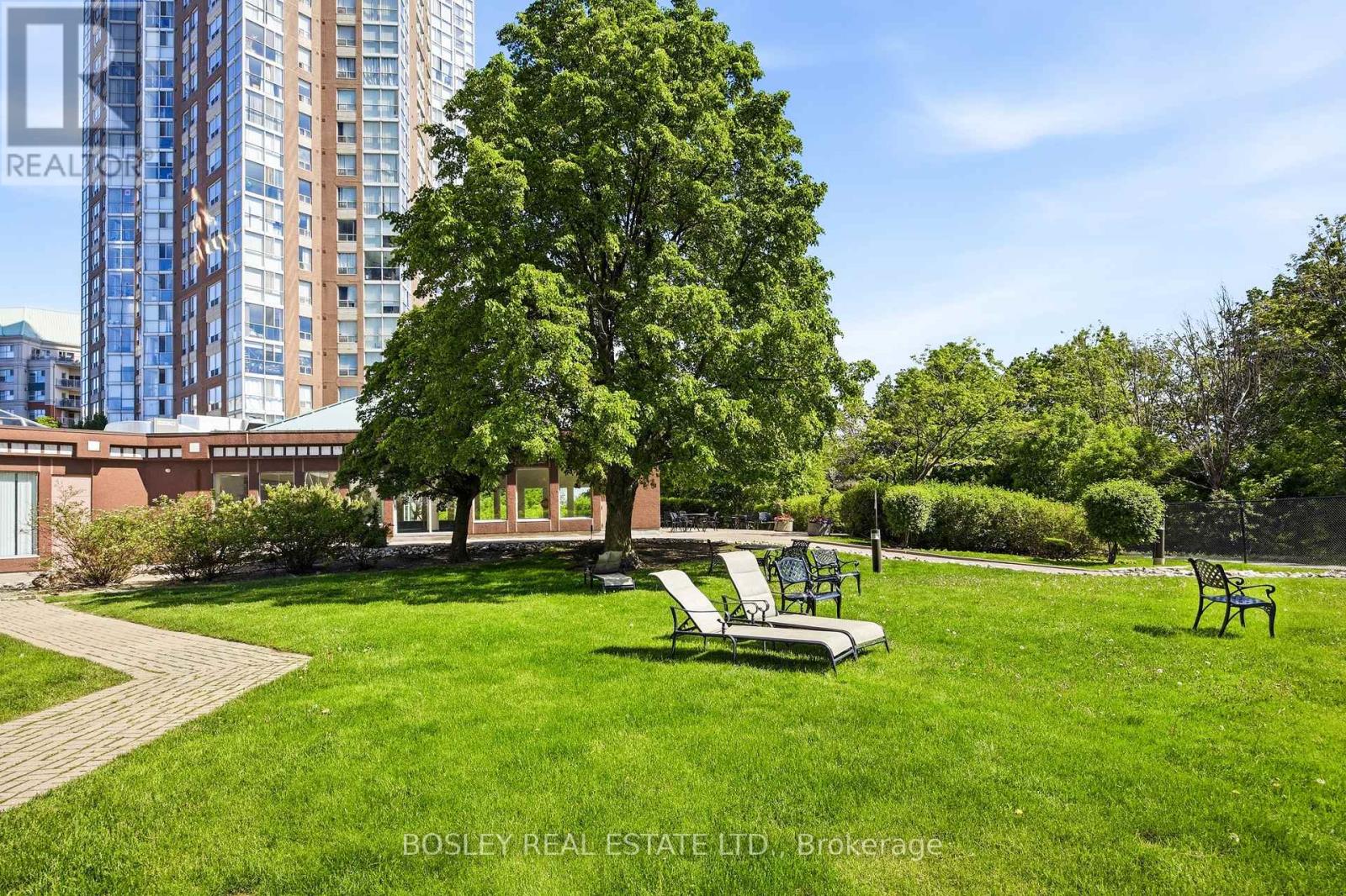 #611 5 CONCORDE PLACE - 45