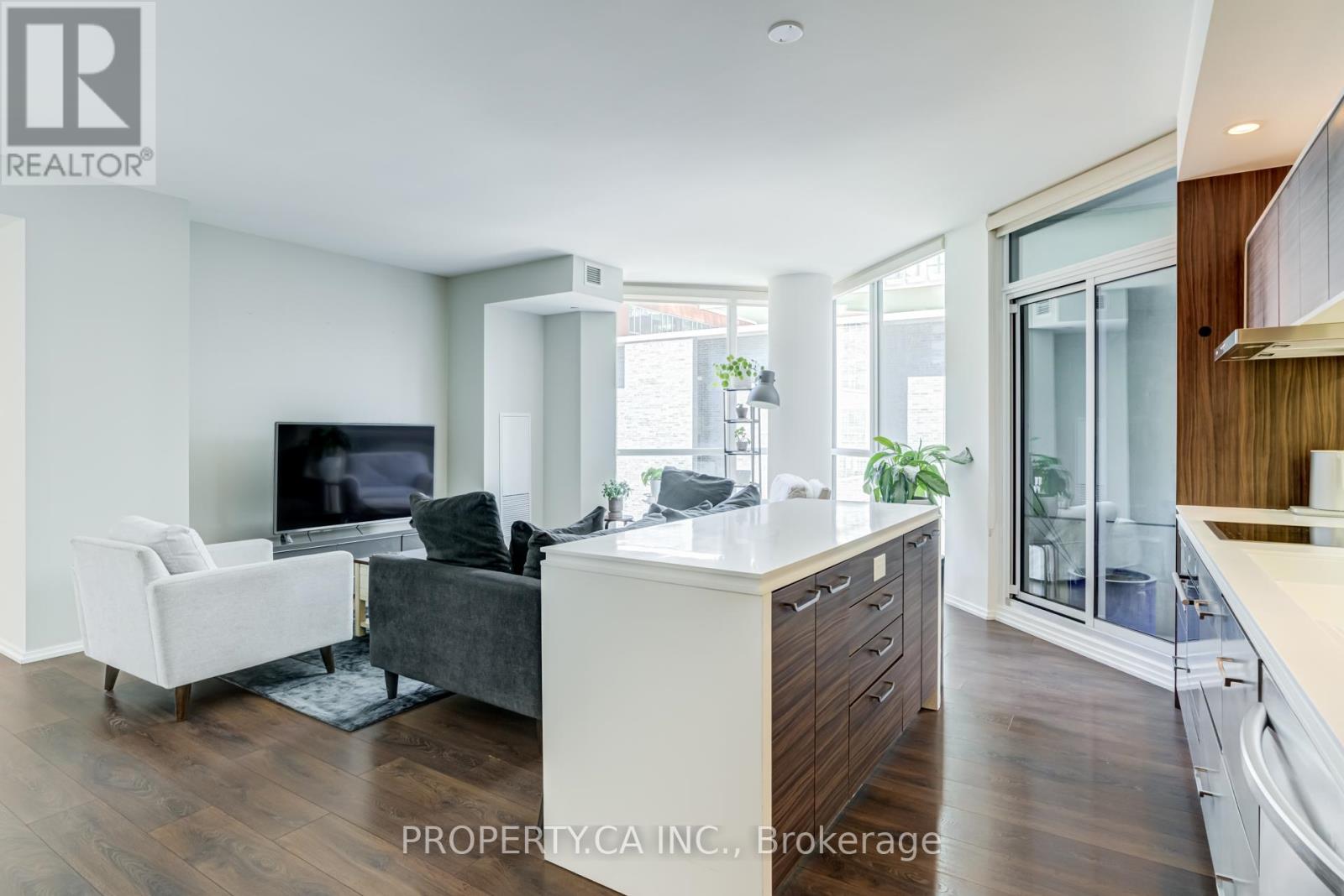 502 - 45 CHARLES STREET E
