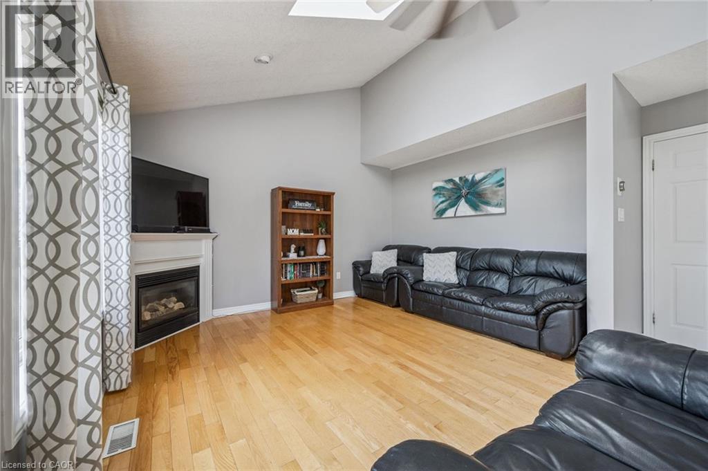 15 ZINKANN Crescent - 10