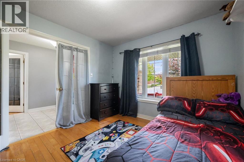 15 ZINKANN Crescent - 18