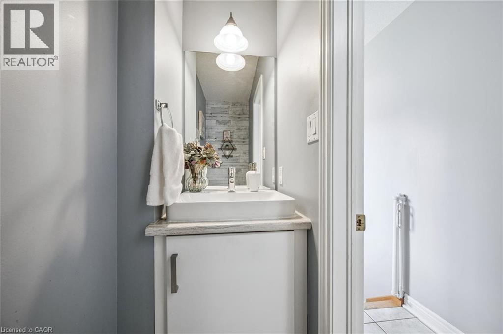15 ZINKANN Crescent - 20
