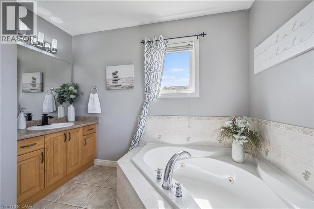 15 ZINKANN Crescent - 23