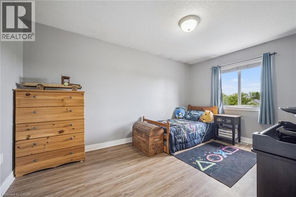 15 ZINKANN Crescent - 25