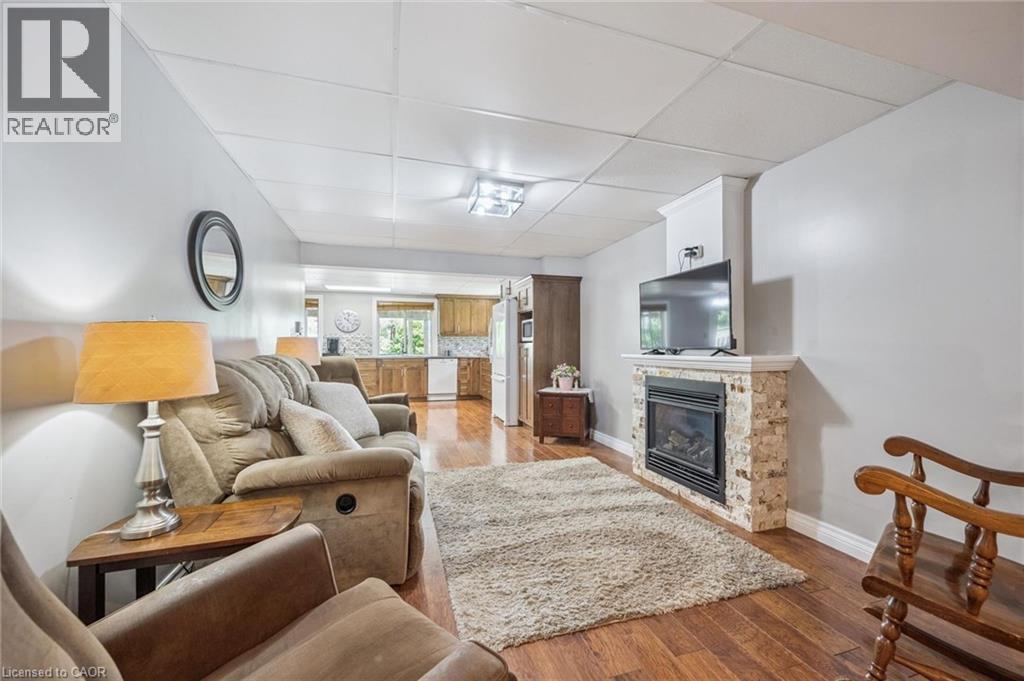 15 ZINKANN Crescent - 32