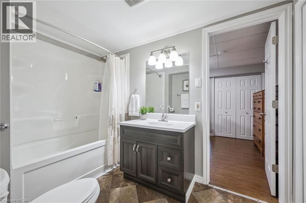 15 ZINKANN Crescent - 40