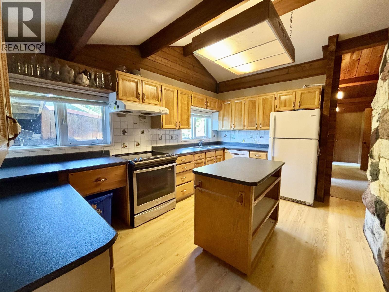41 AMOS STREET - 4