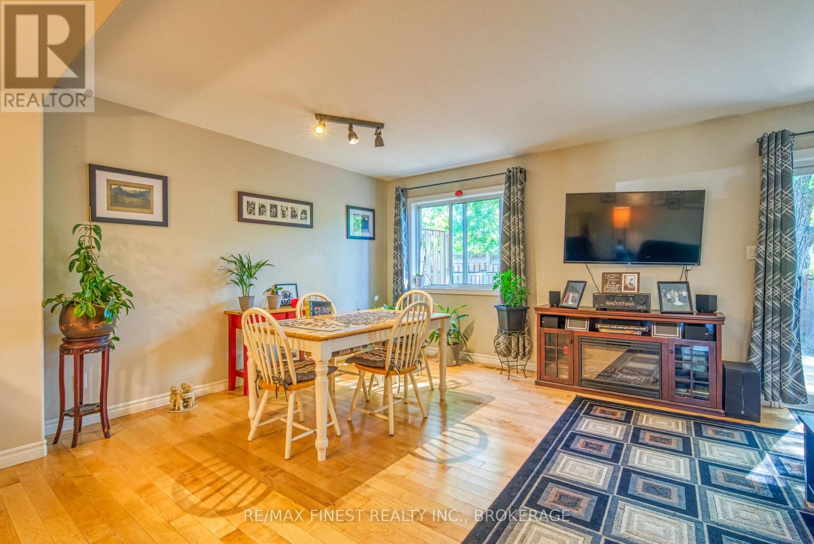 1010 ROSANNA AVENUE - 10