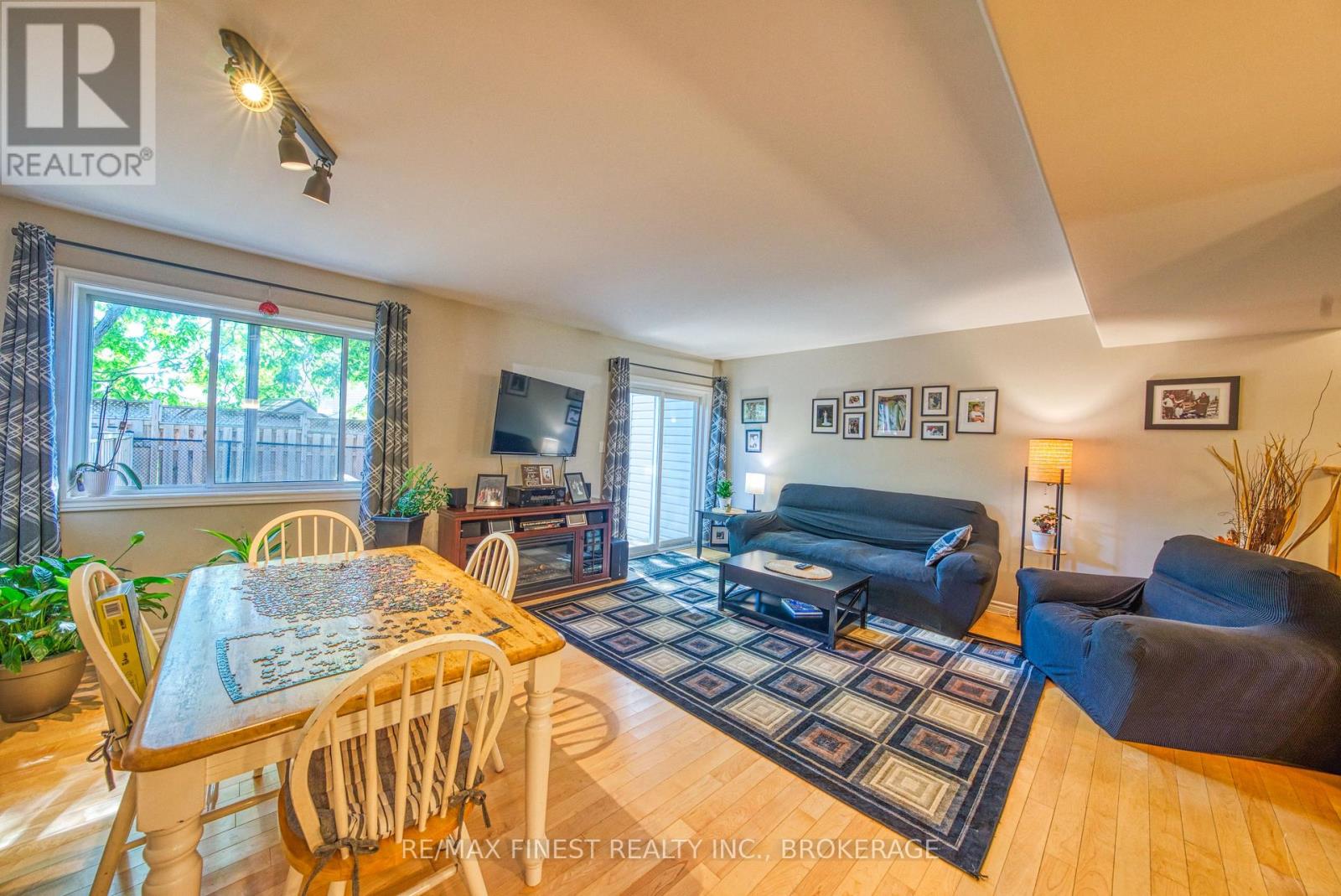 1010 ROSANNA AVENUE - 12