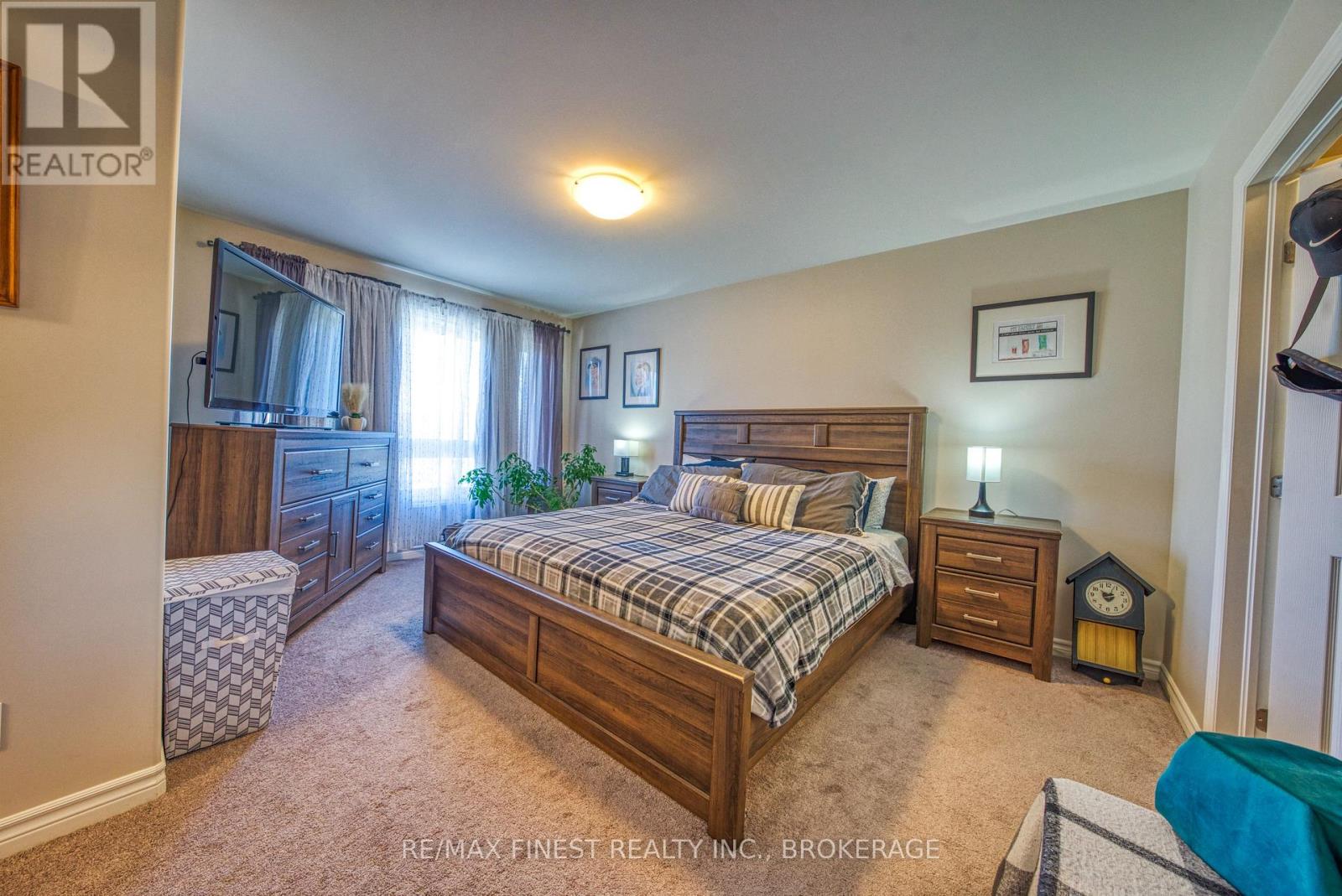 1010 ROSANNA AVENUE - 22