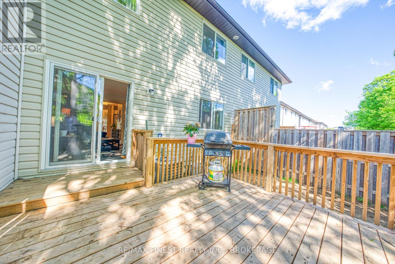 1010 ROSANNA AVENUE - 25