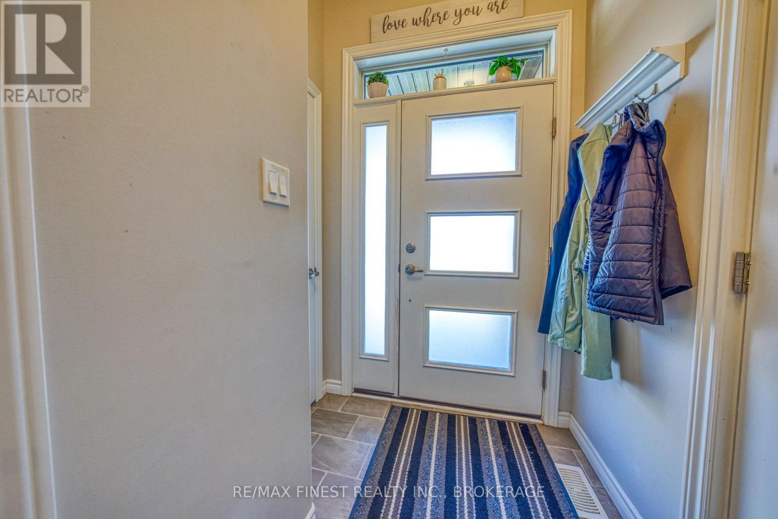 1010 ROSANNA AVENUE - 3