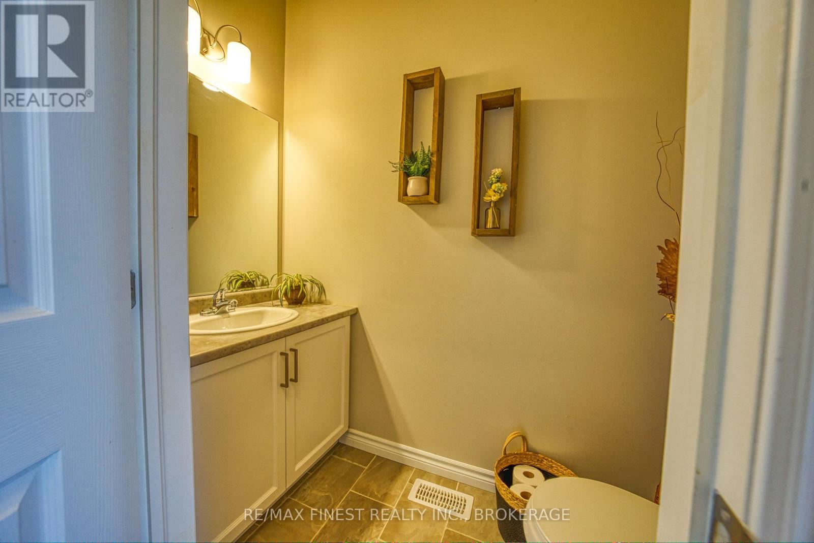 1010 ROSANNA AVENUE - 4