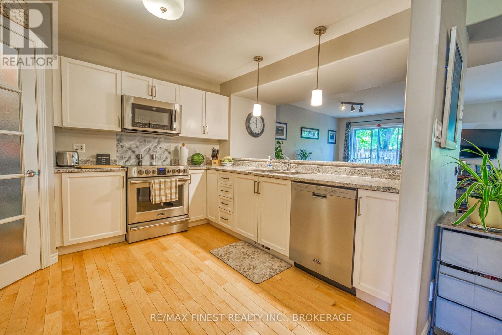 1010 ROSANNA AVENUE - 6