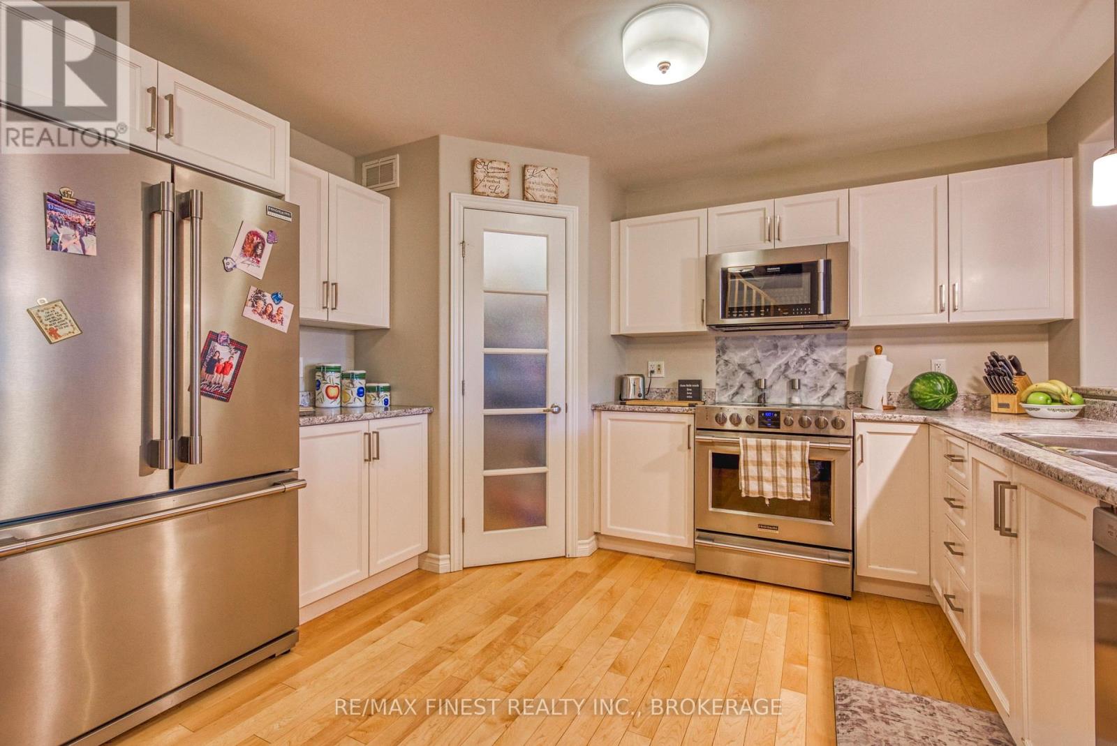 1010 ROSANNA AVENUE - 8