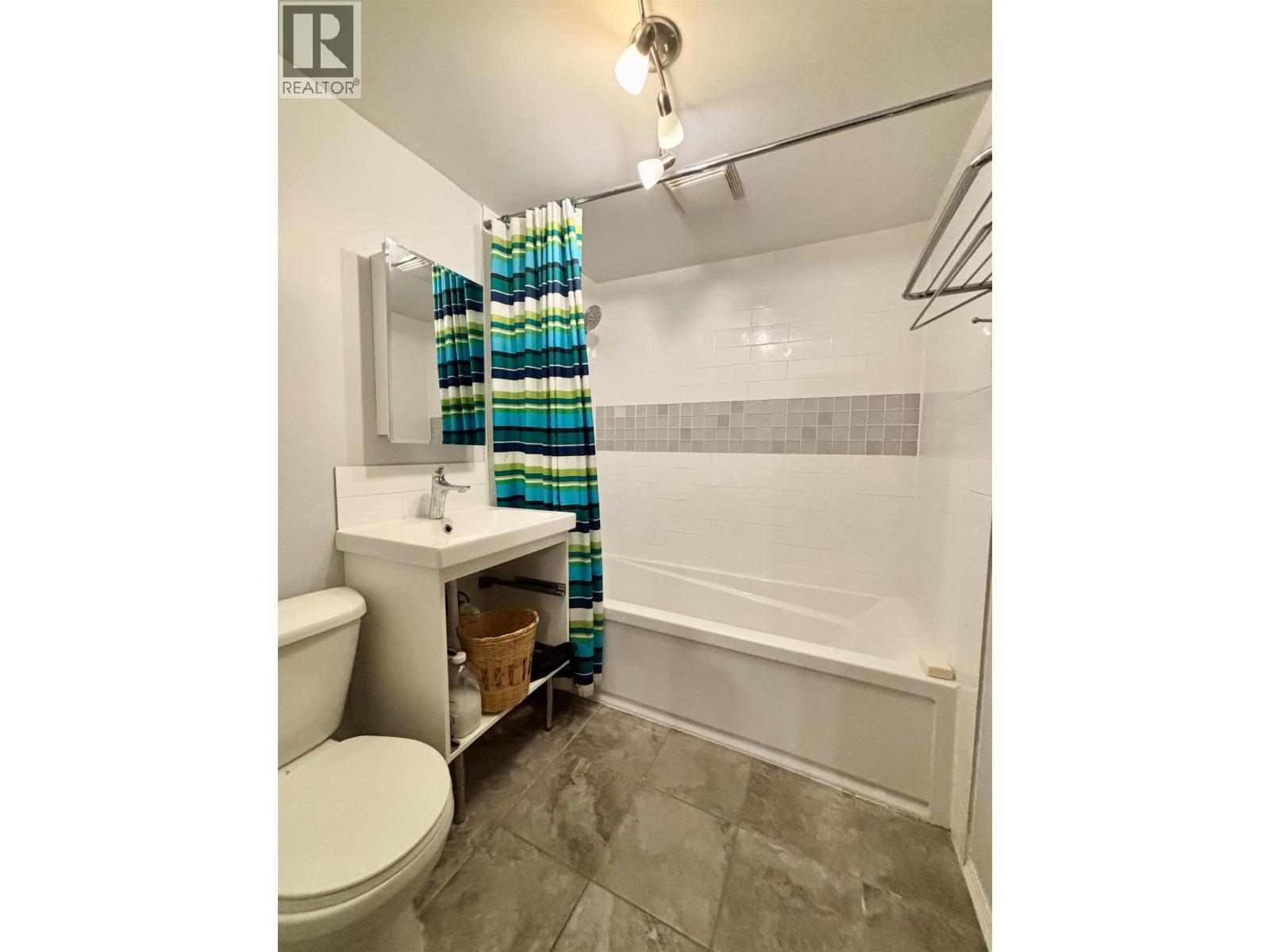 41 AMOS STREET - 22