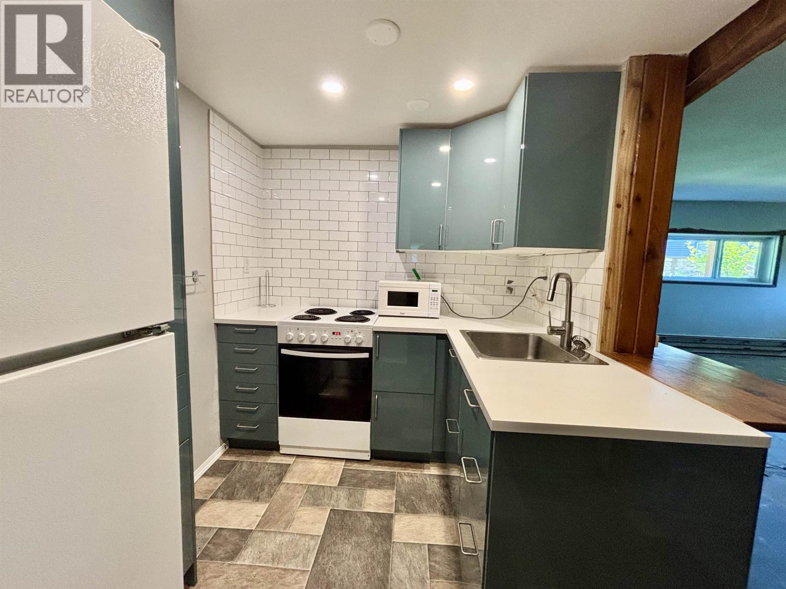 41 AMOS STREET - 18