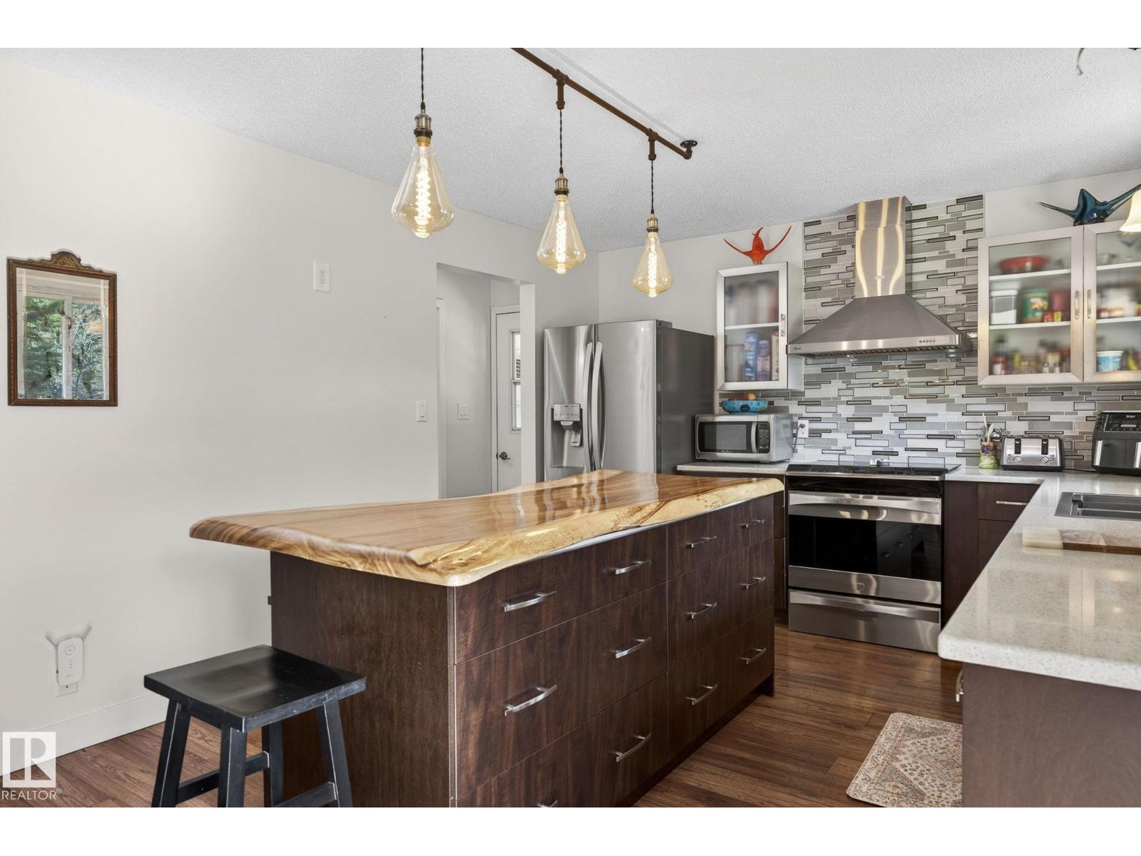 4911 46 ST - 25