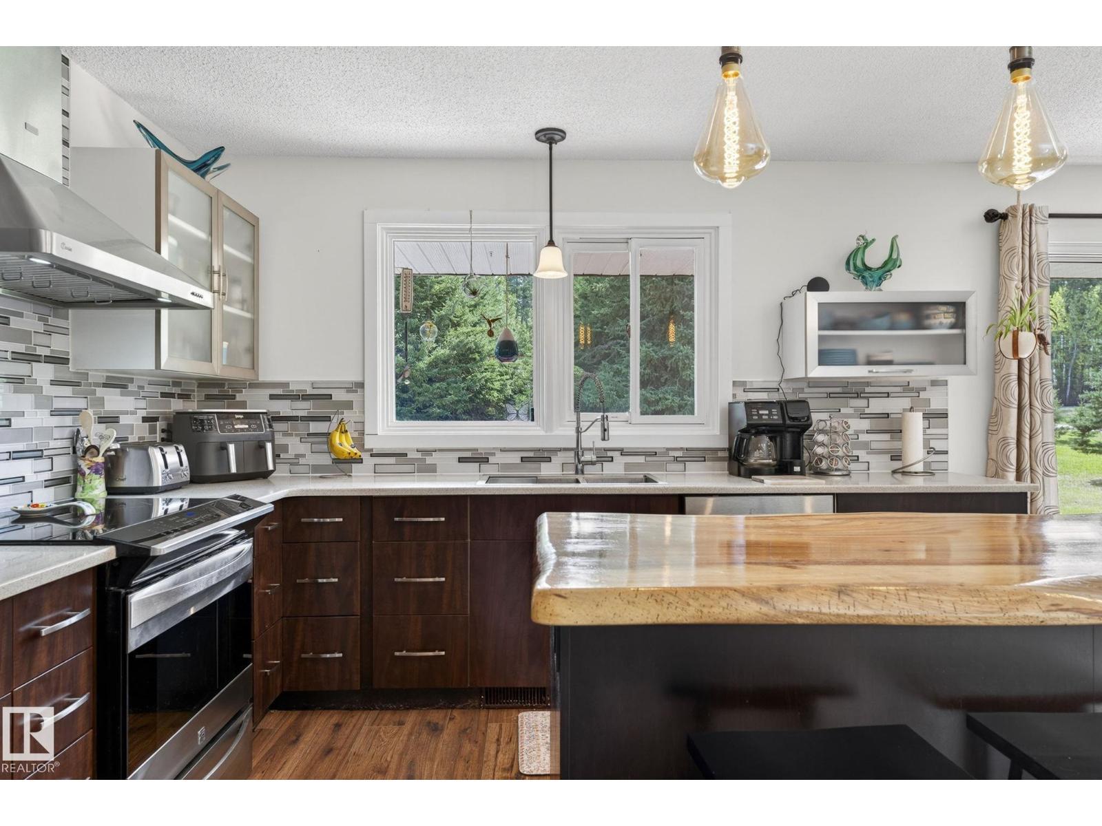 4911 46 ST - 22