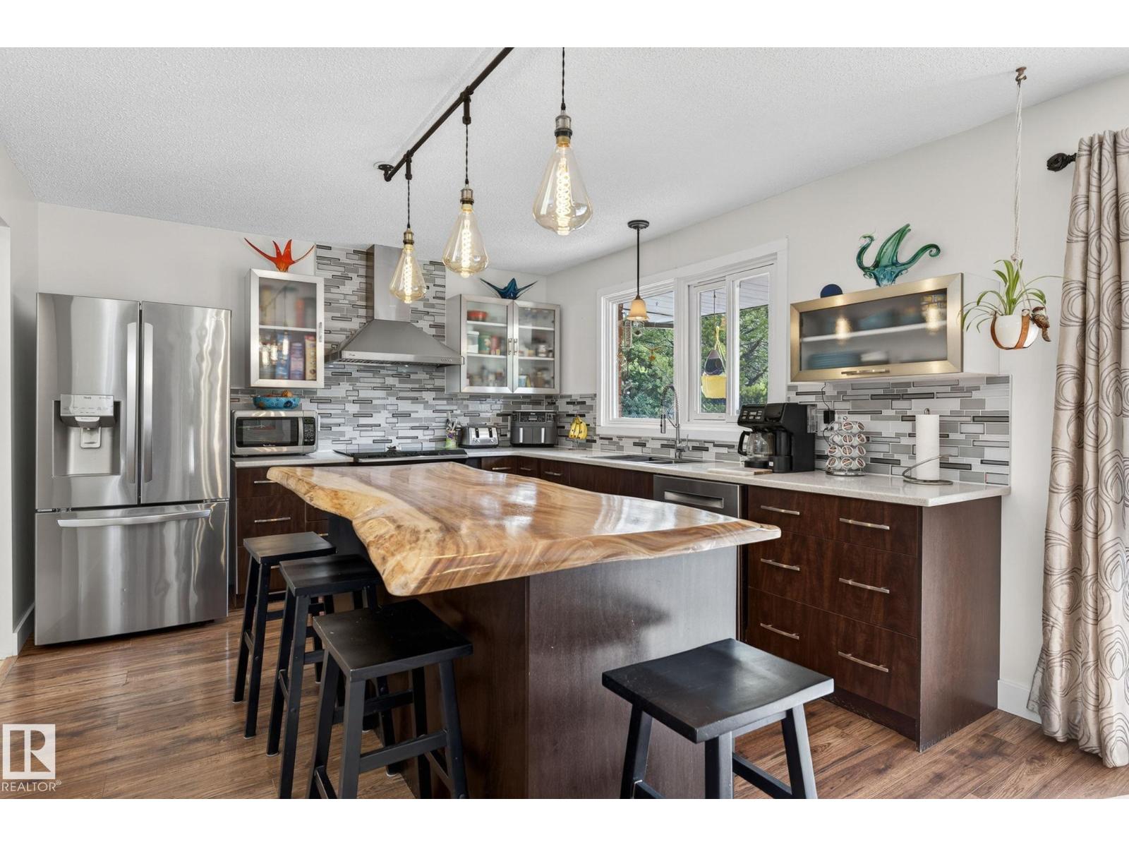 4911 46 ST - 28