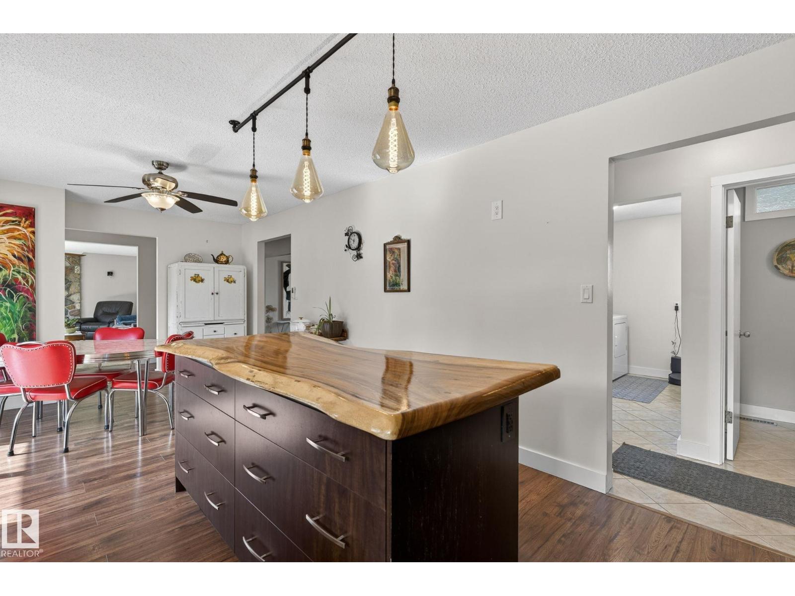 4911 46 ST - 26