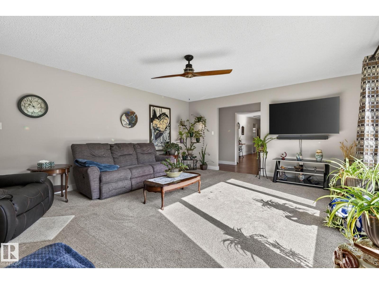 4911 46 ST - 35