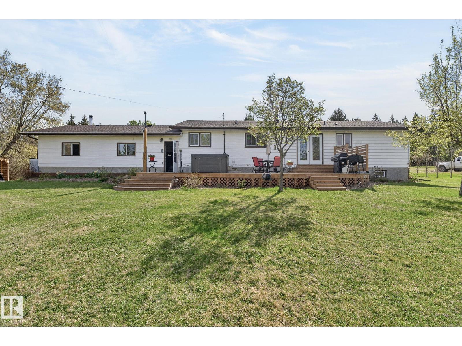 4911 46 ST - 10