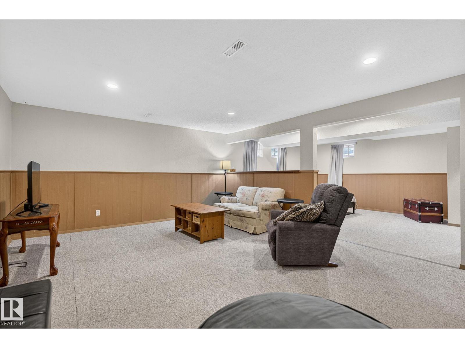 4911 46 ST - 52