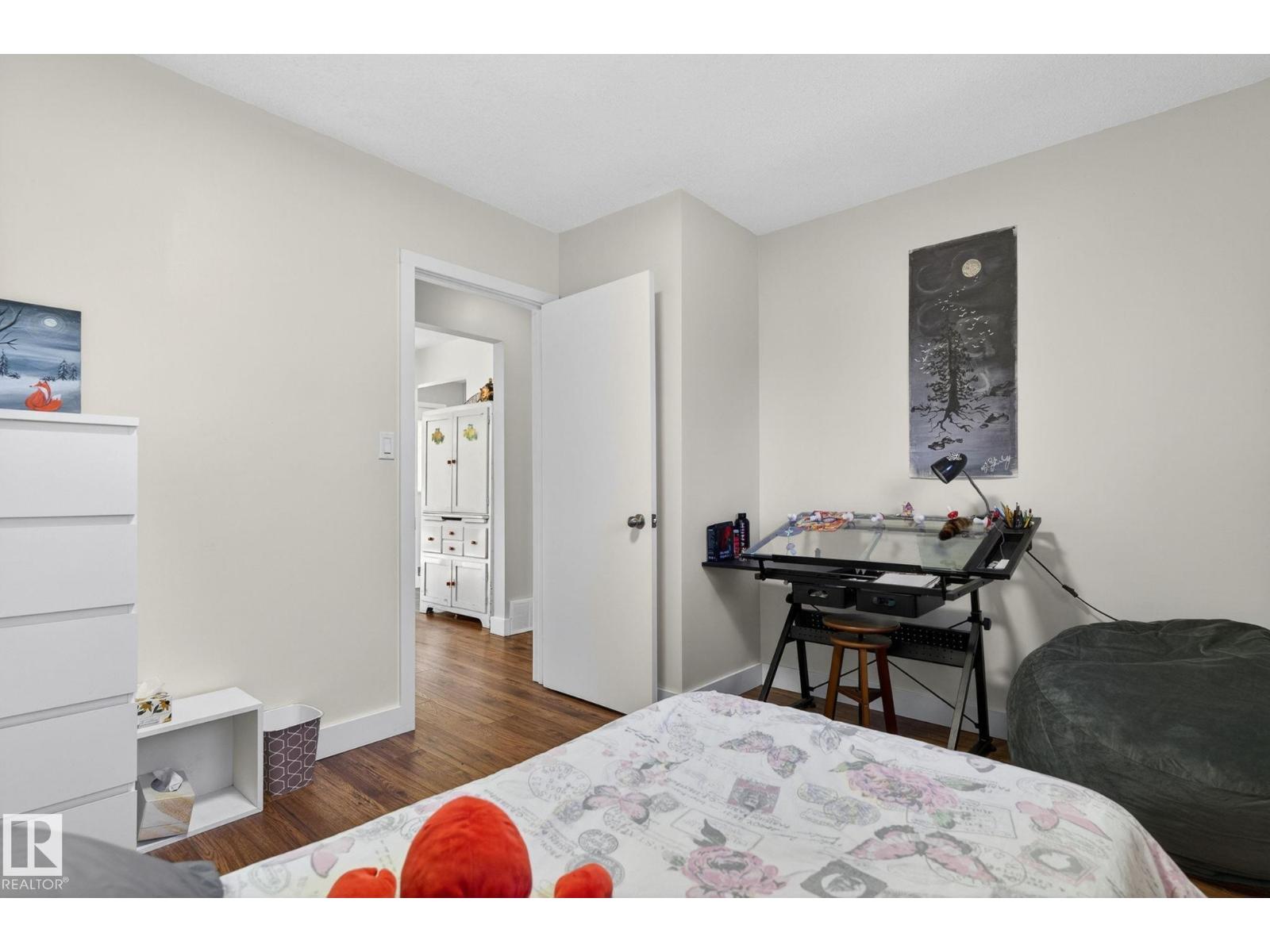 4911 46 ST - 49