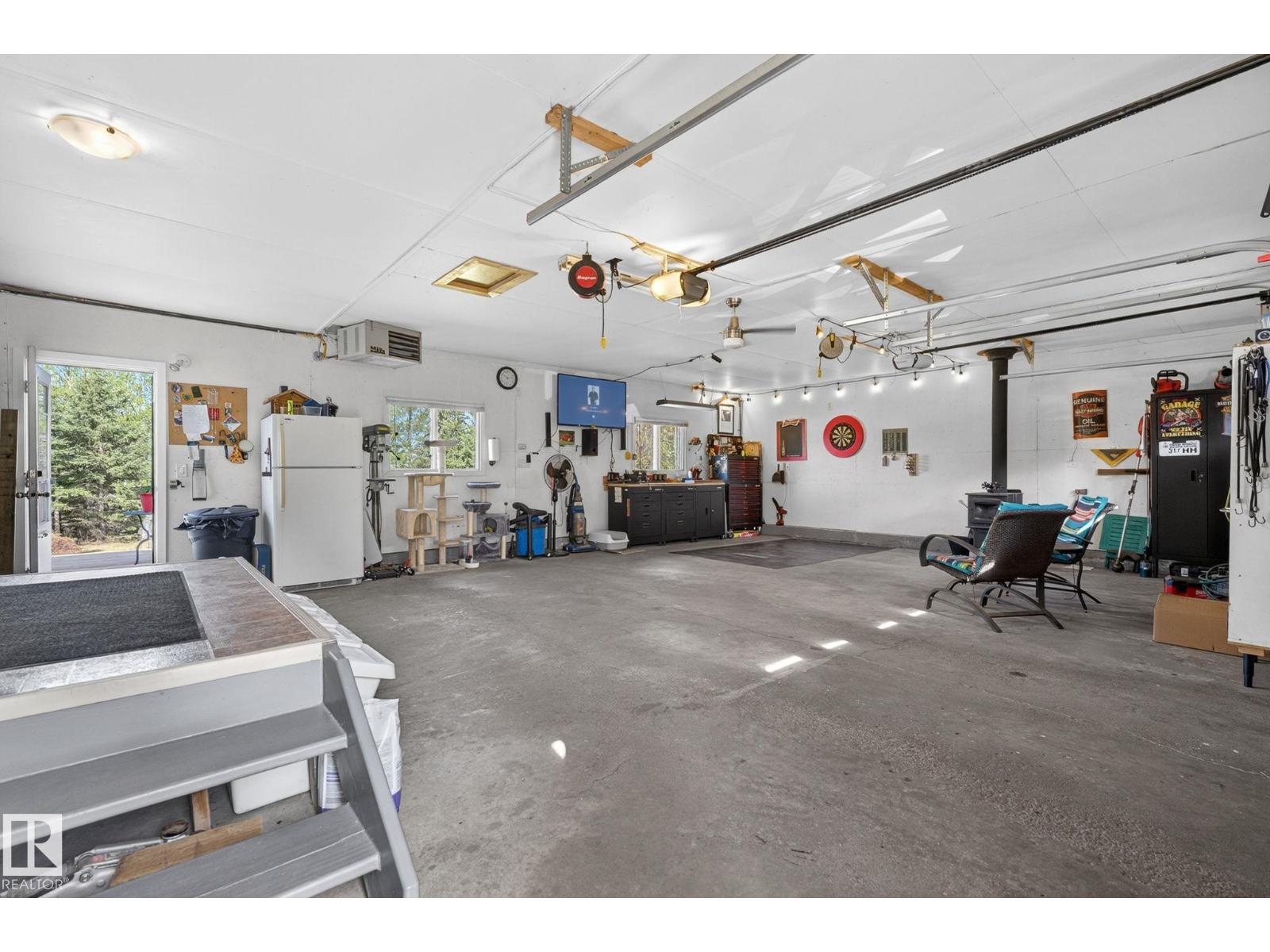 4911 46 ST - 60
