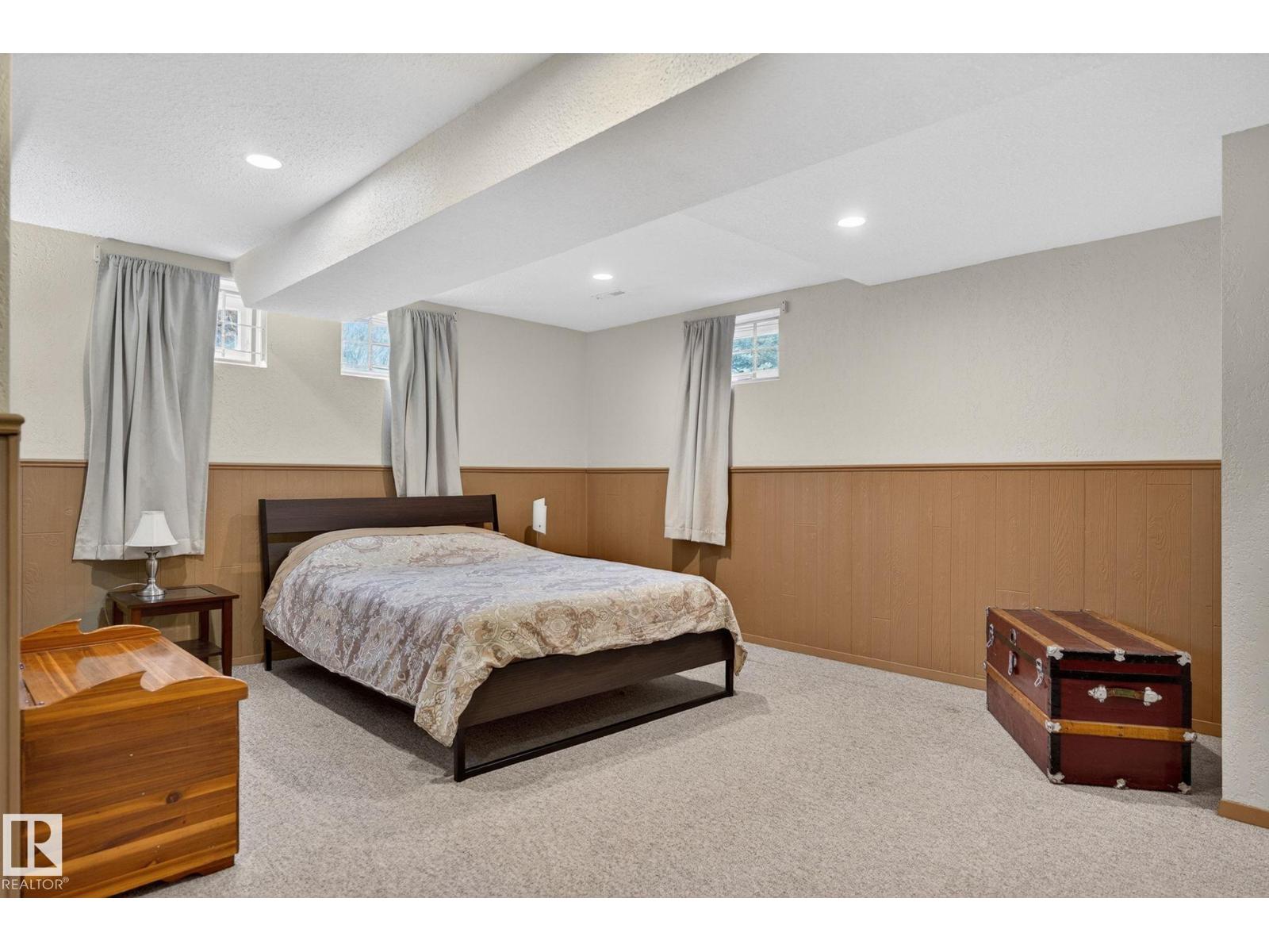 4911 46 ST - 54