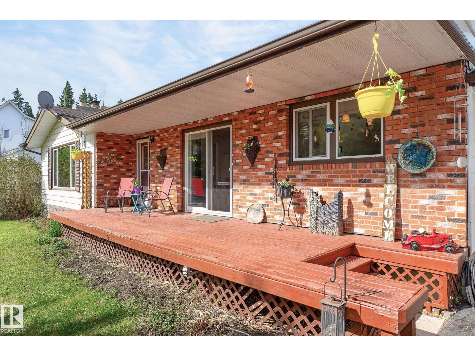 4911 46 ST - 64