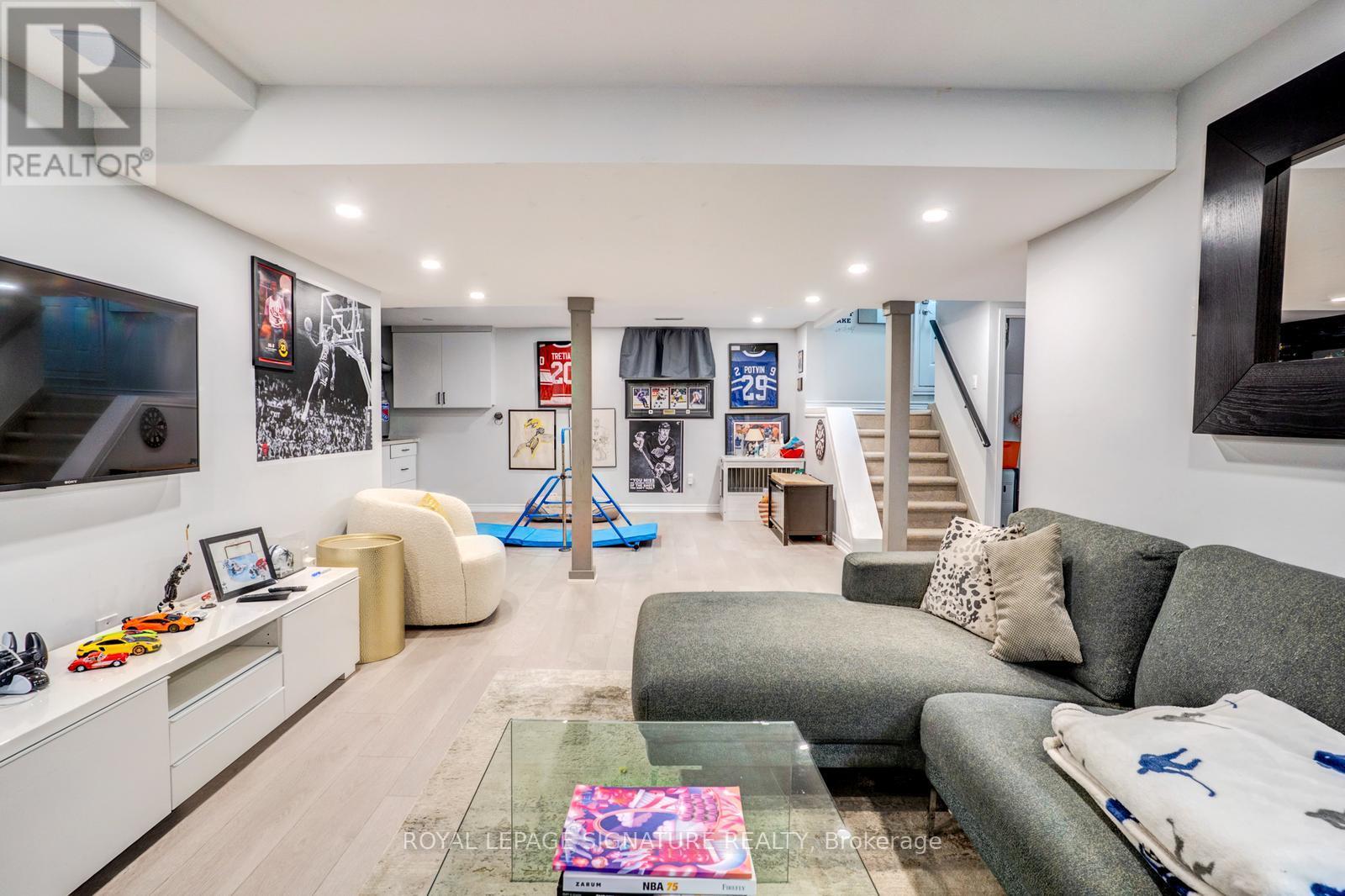 216 HUNTSMILL BOULEVARD - 40