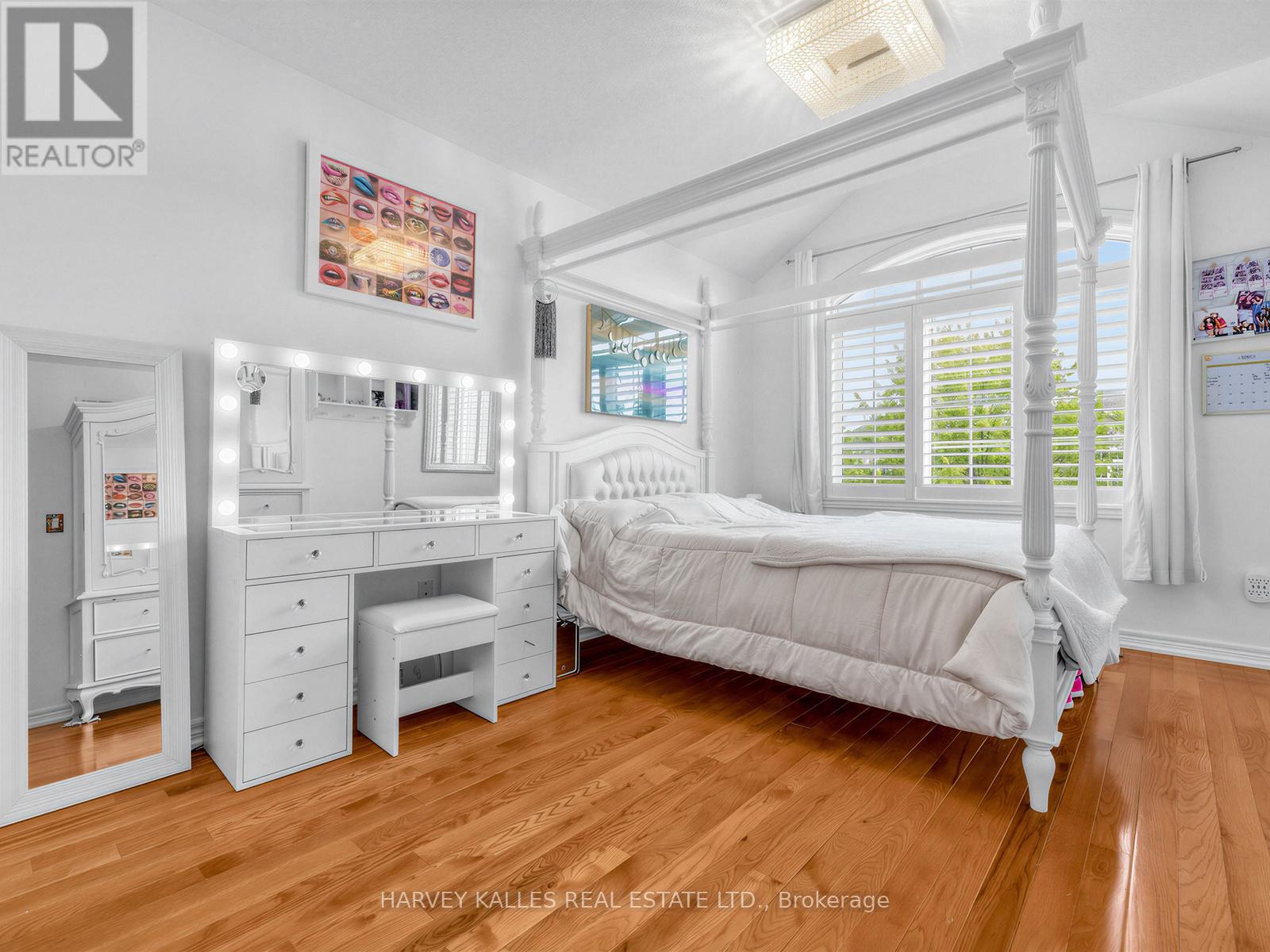 28 SOUTHVALE DRIVE - 20